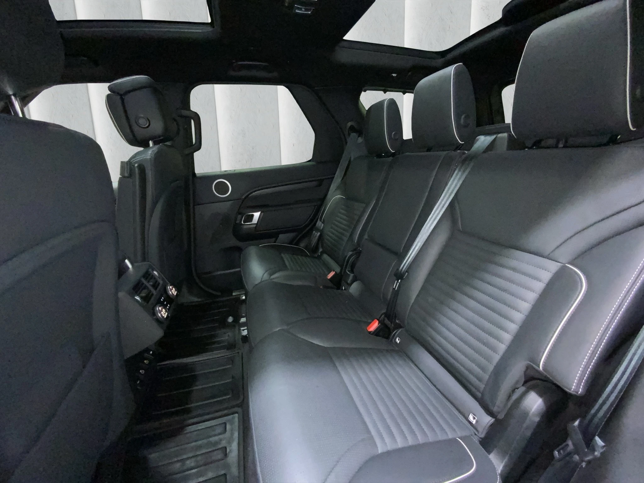 Land Rover-Discovery-image-10