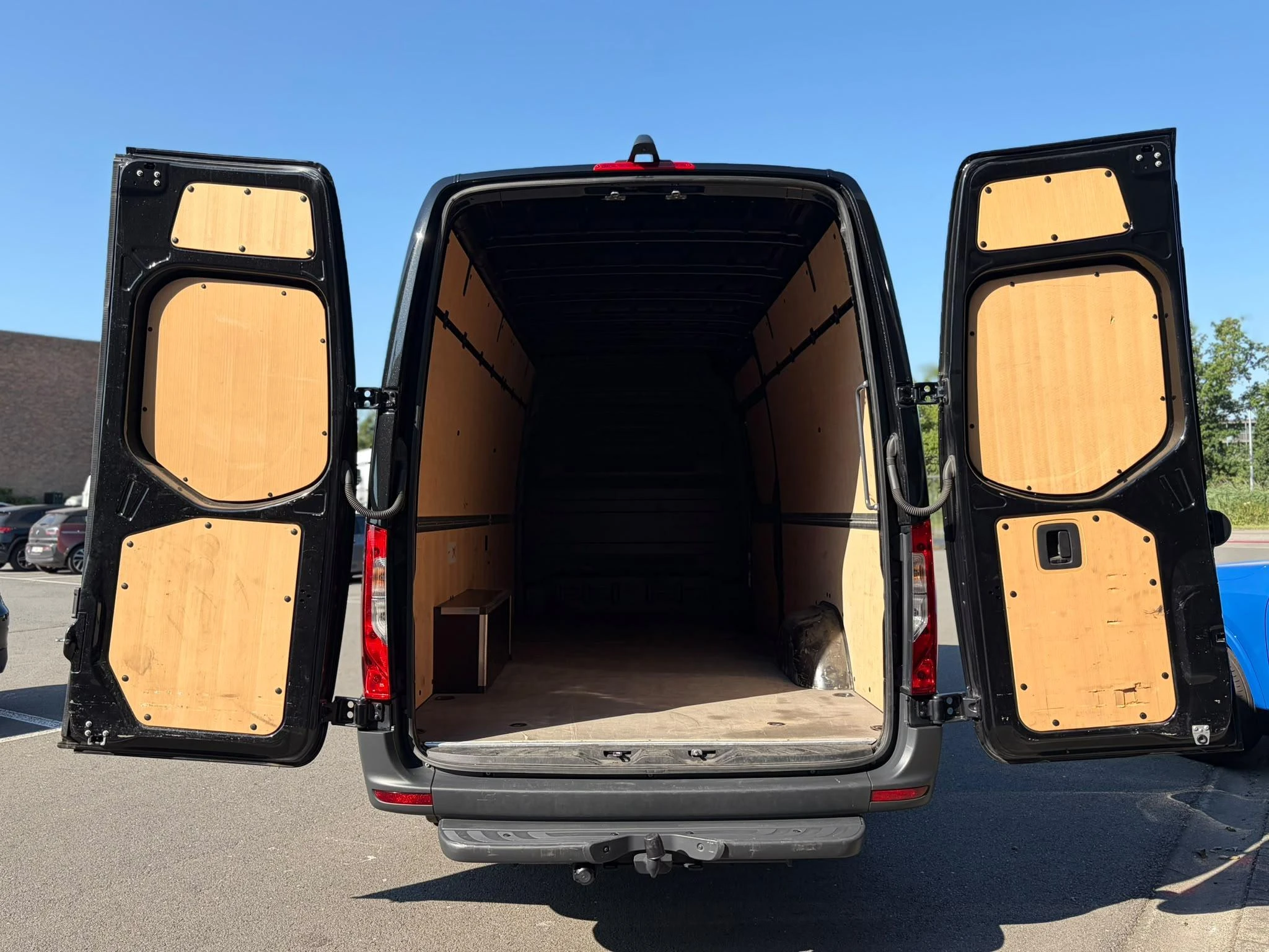 Mercedes-Benz-Sprinter-image-22