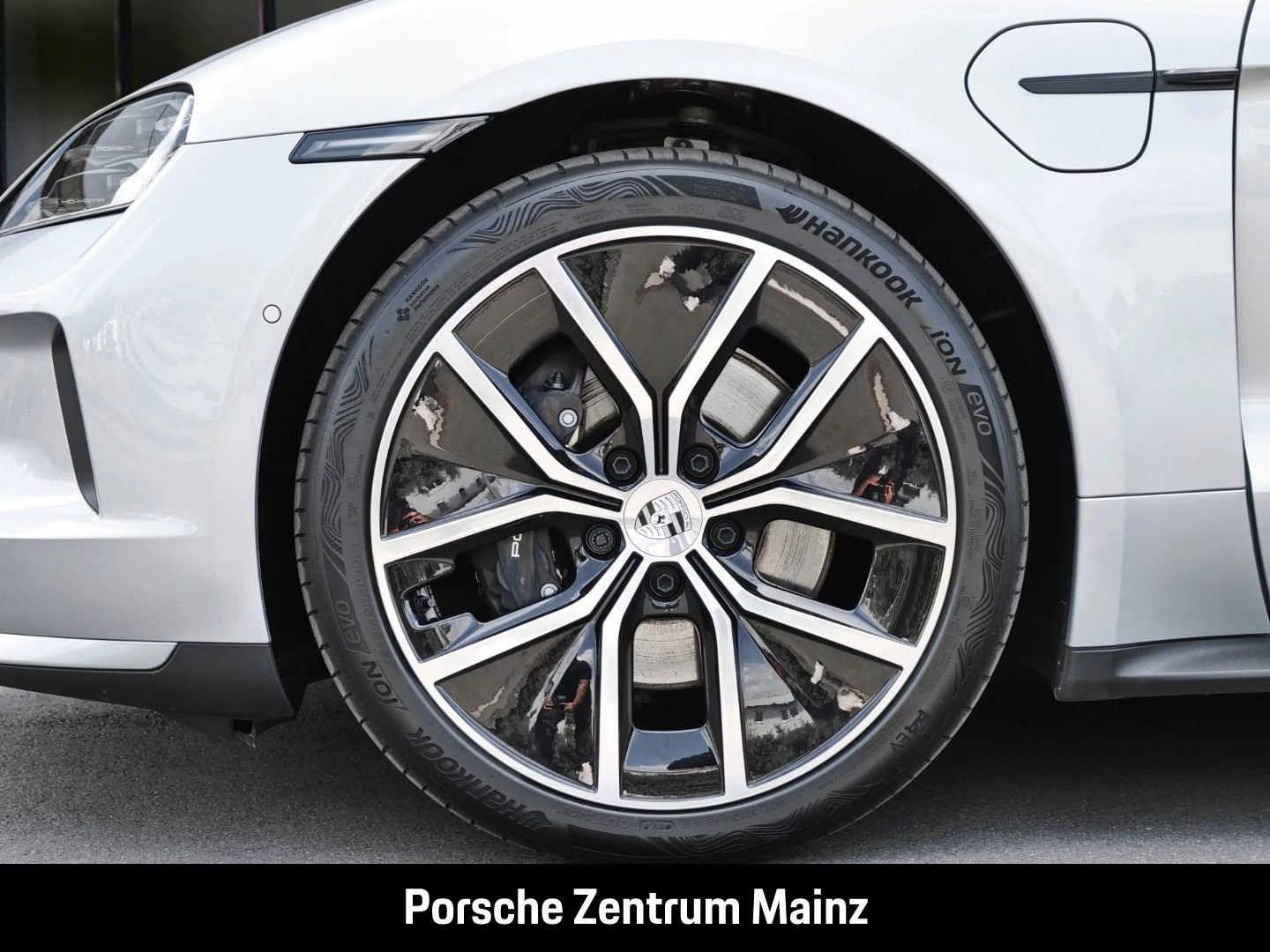 Porsche-Taycan-image-10