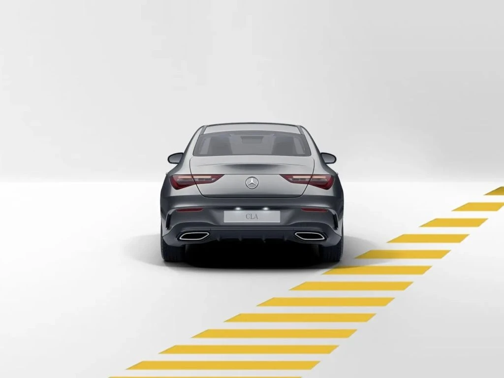 Mercedes-Benz-CLA 220-image-5