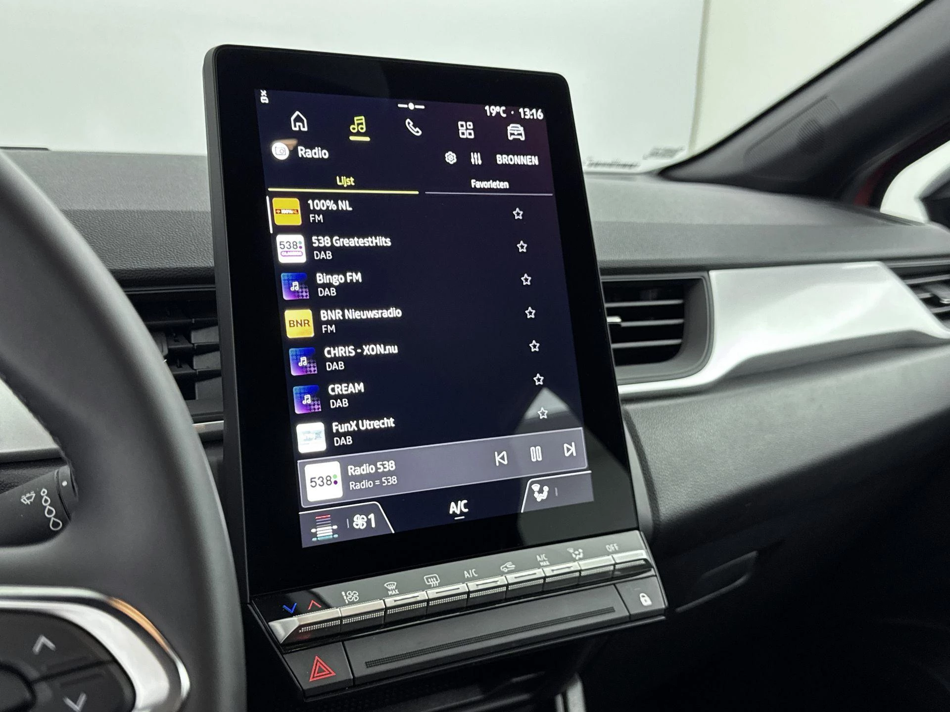 Renault-Captur-image-6
