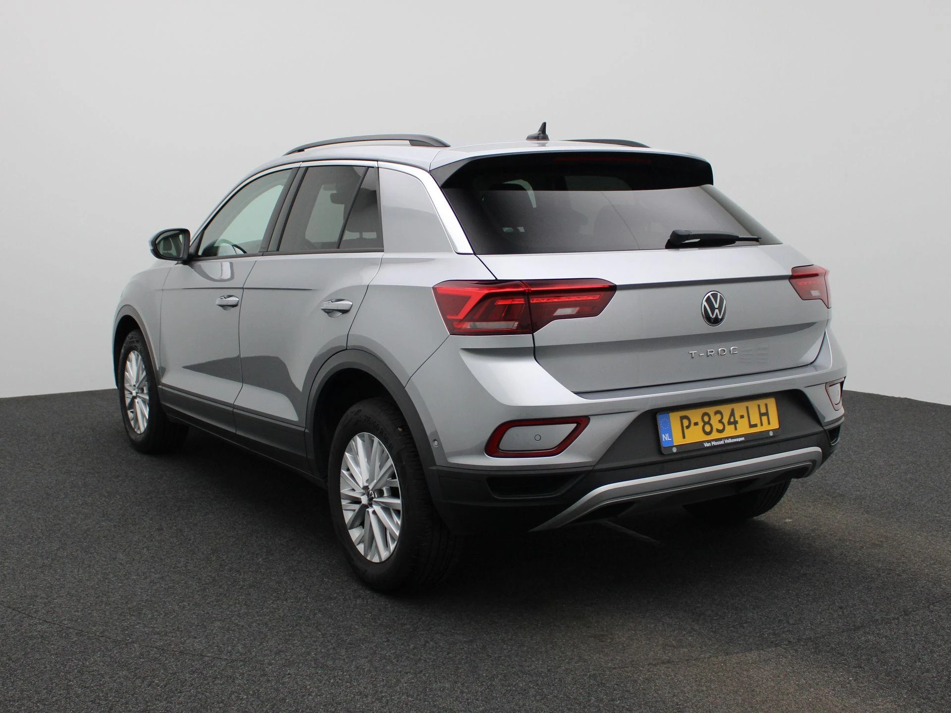 Volkswagen-T-Roc-image-1