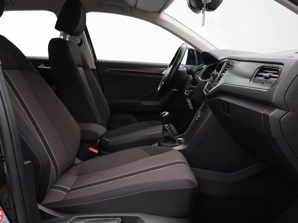 Volkswagen-T-Roc-image-9