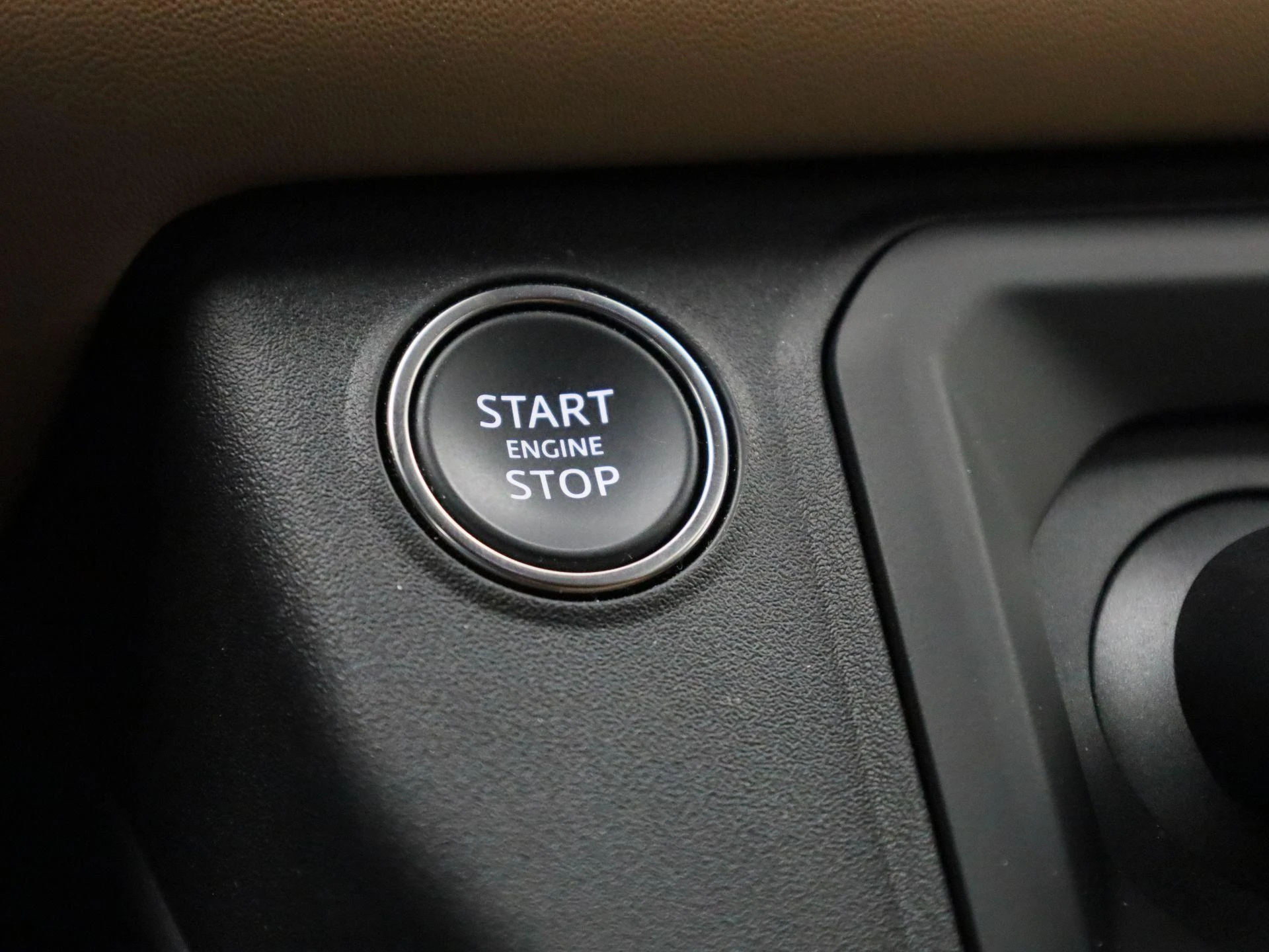 Land Rover-Defender-image-30