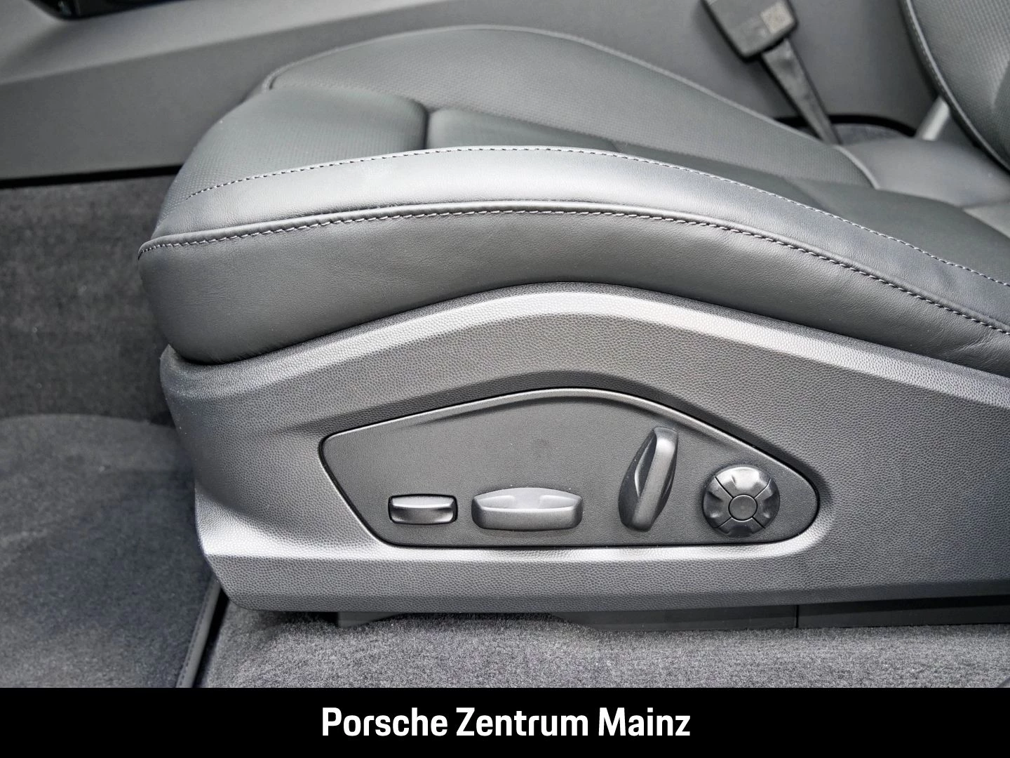 Porsche Macan BOSE Sitzbelüftung Abstandstempomat s
