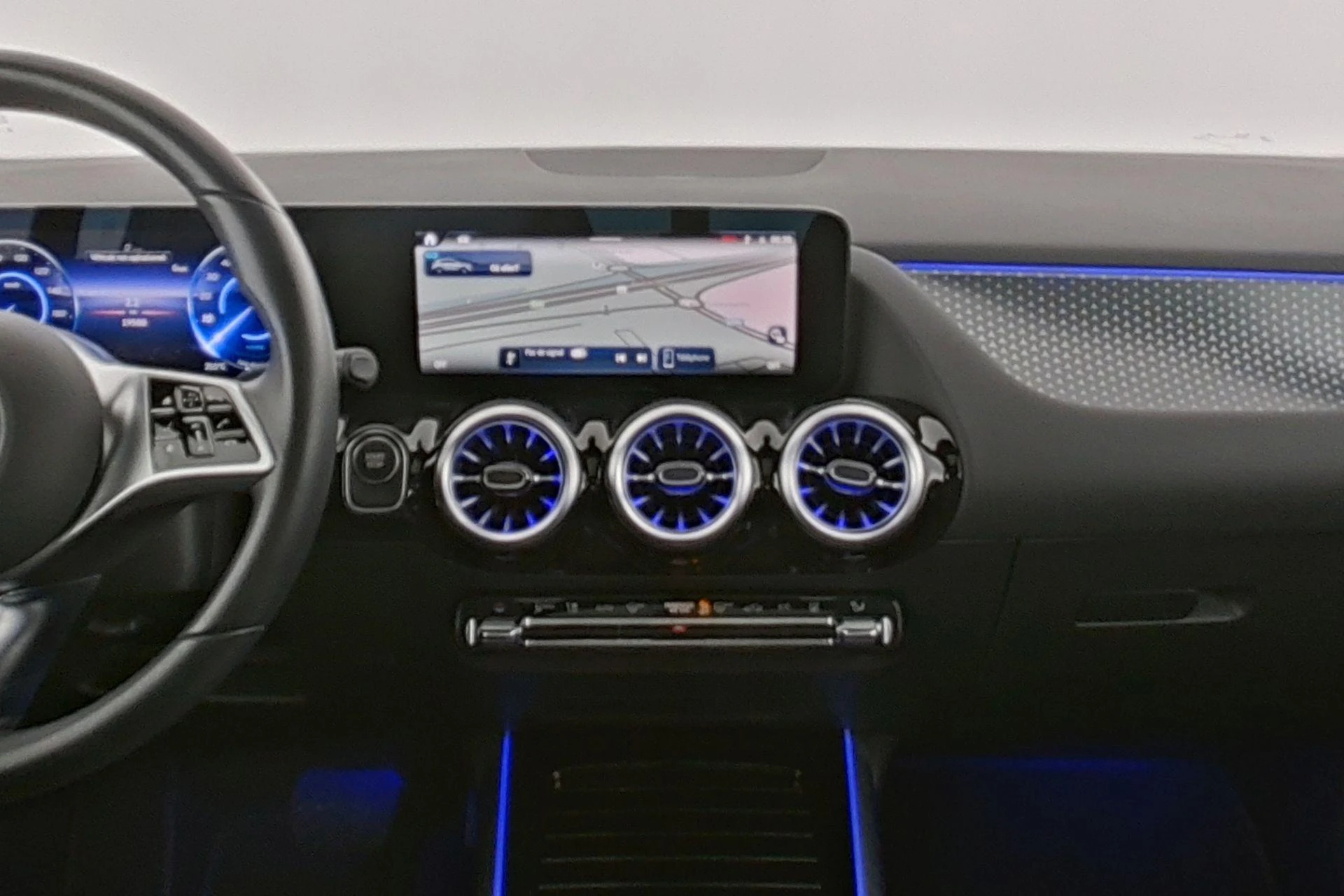 Mercedes-Benz-EQA-image-14