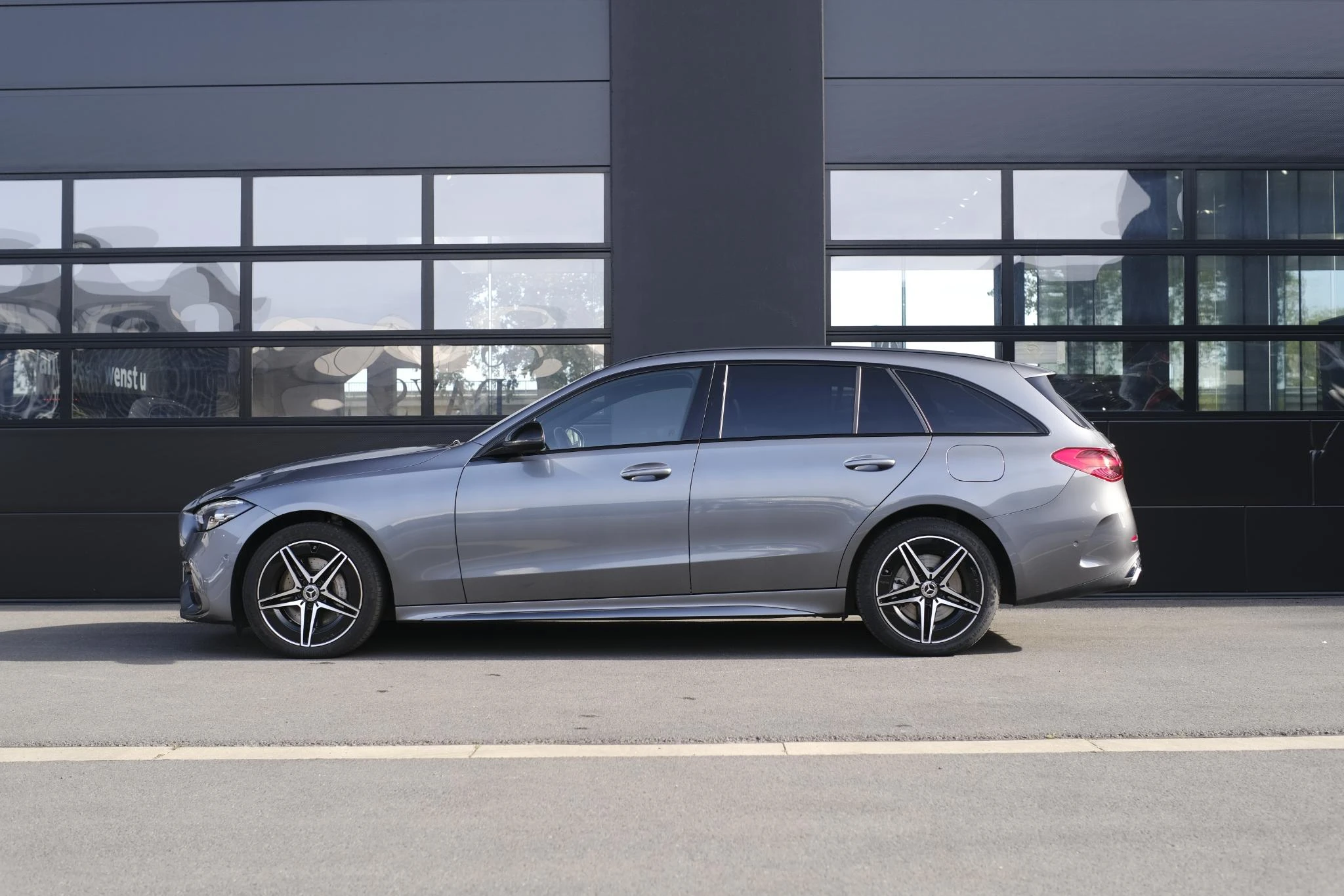 Mercedes-Benz-C-Klasse-image-8
