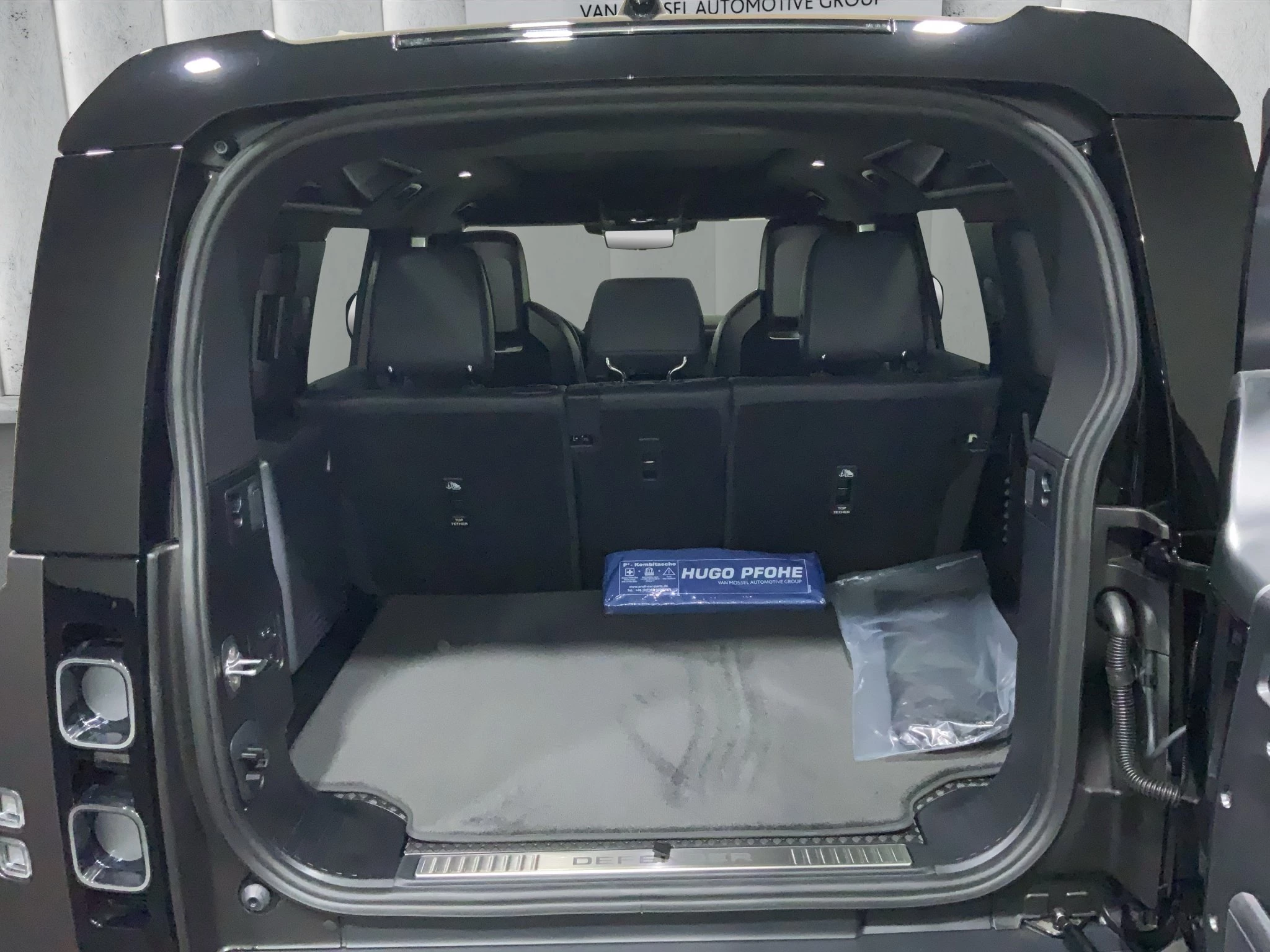 Land Rover-Defender-image-16