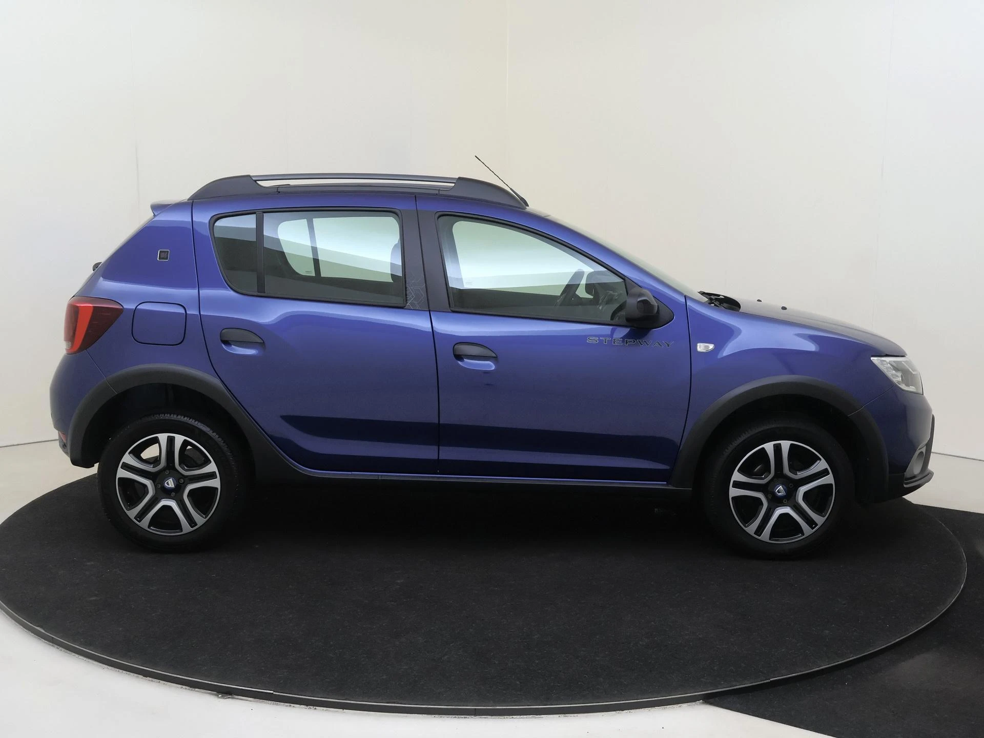 Dacia-Sandero Stepway-image-8