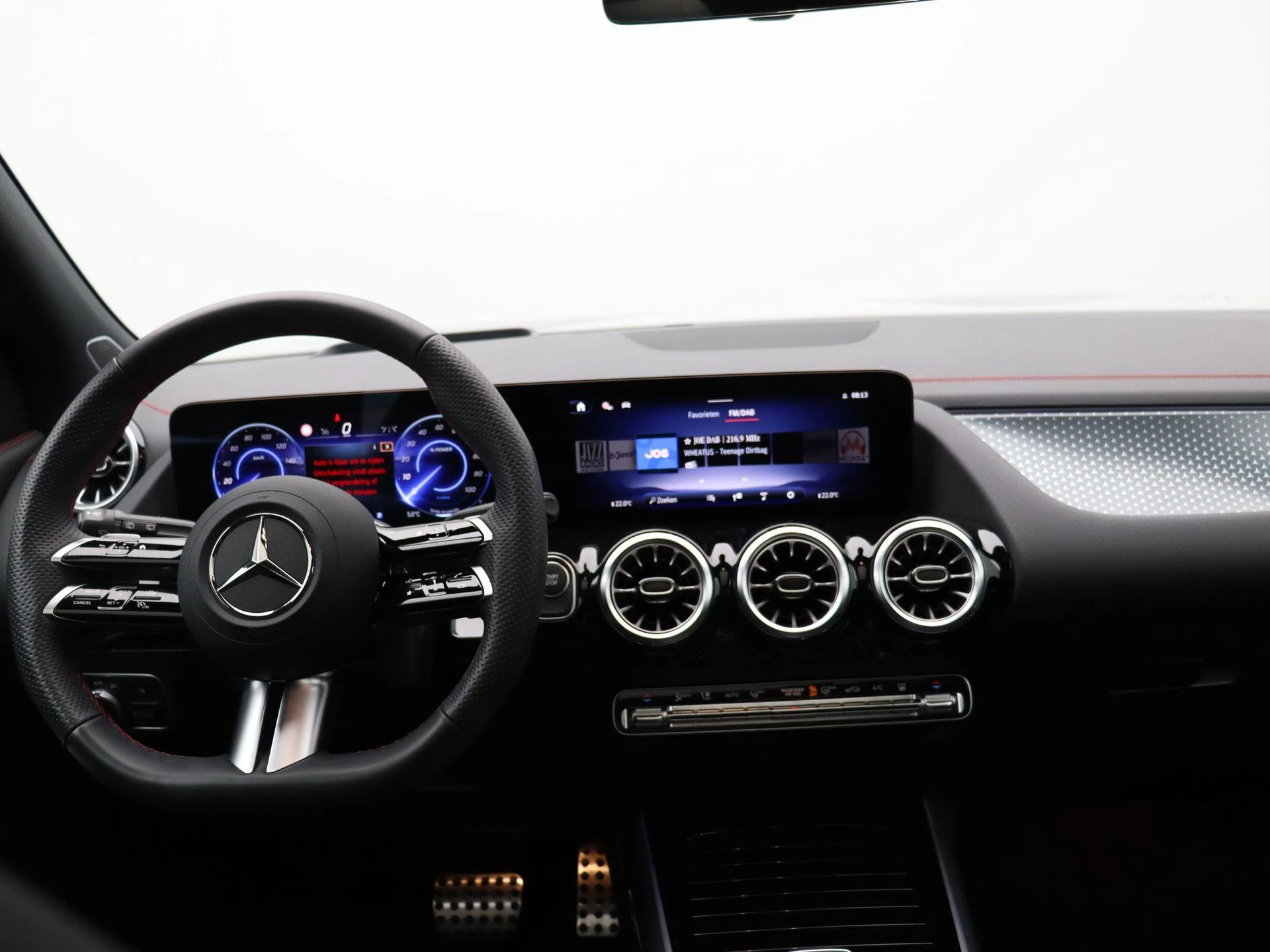 Mercedes-Benz EQA 250+ STAR EDITION + AMG + PANO DAK + BURMESTER + TREKHAAK + HEAD UP
