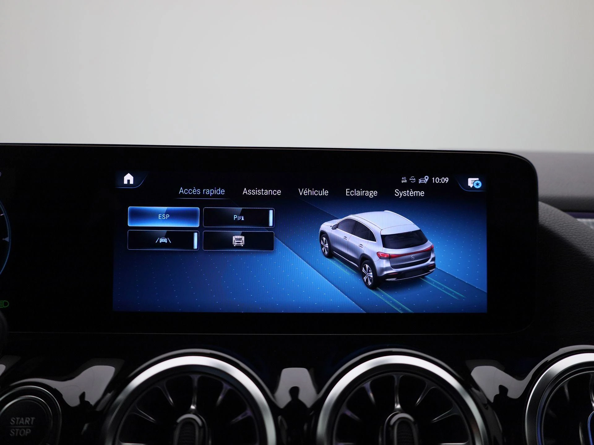 Mercedes-Benz-EQA-image-27