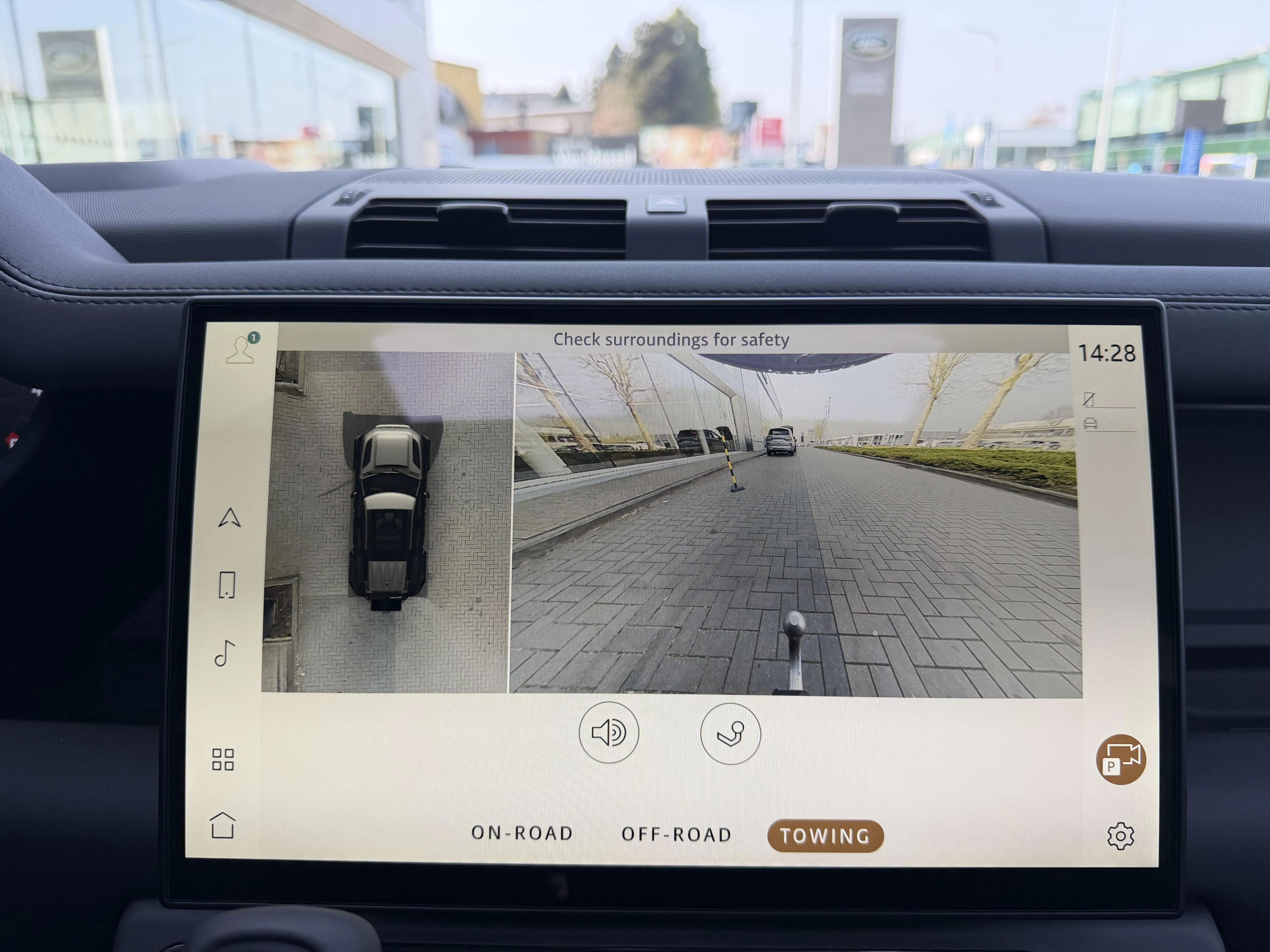 Land Rover Defender 110 D250 X-Dynamic SE AWD Auto. 26MY