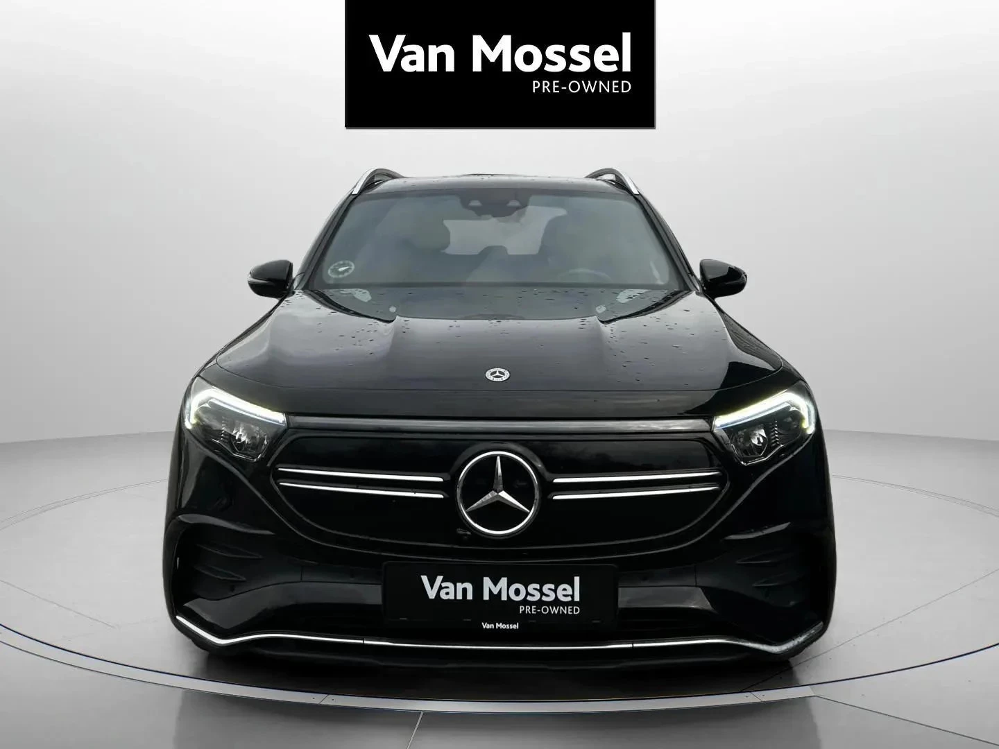 Mercedes-Benz-EQB-image-2