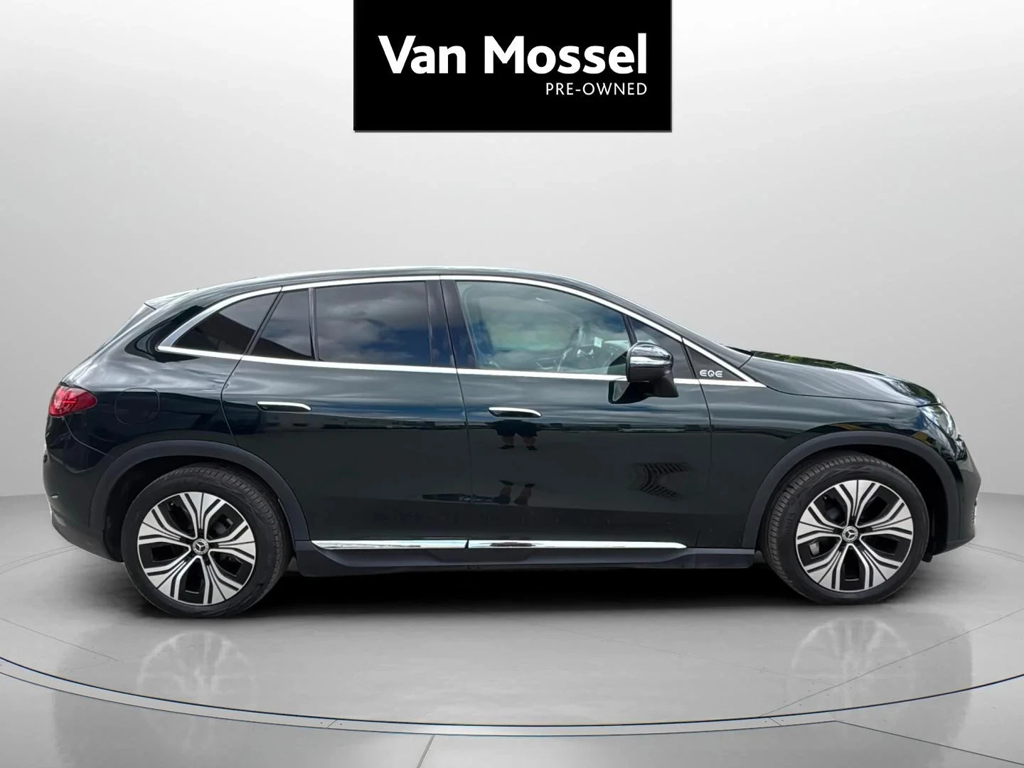 Mercedes-Benz-EQE-image-5