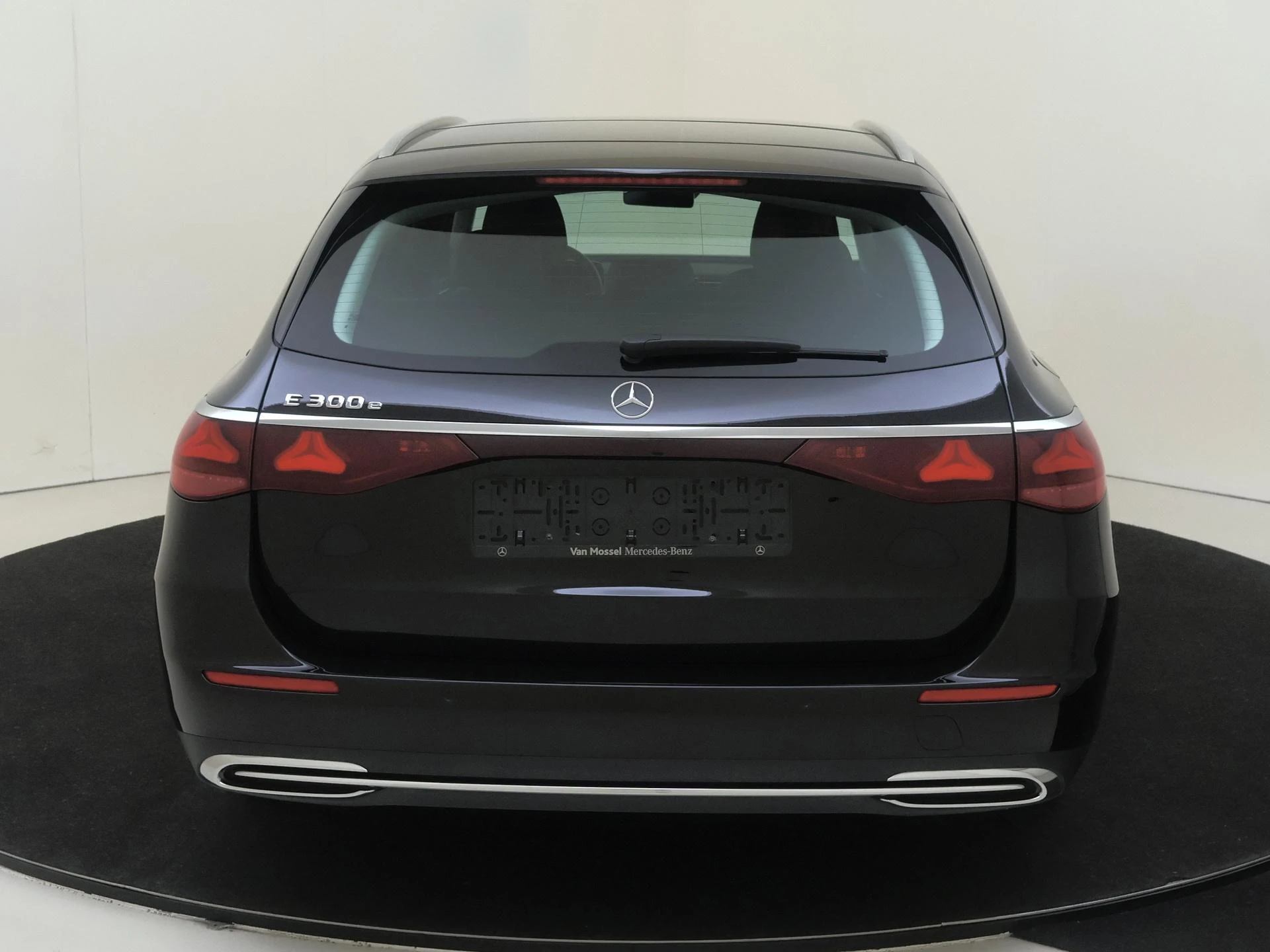 Mercedes-Benz-E-Klasse-image-6