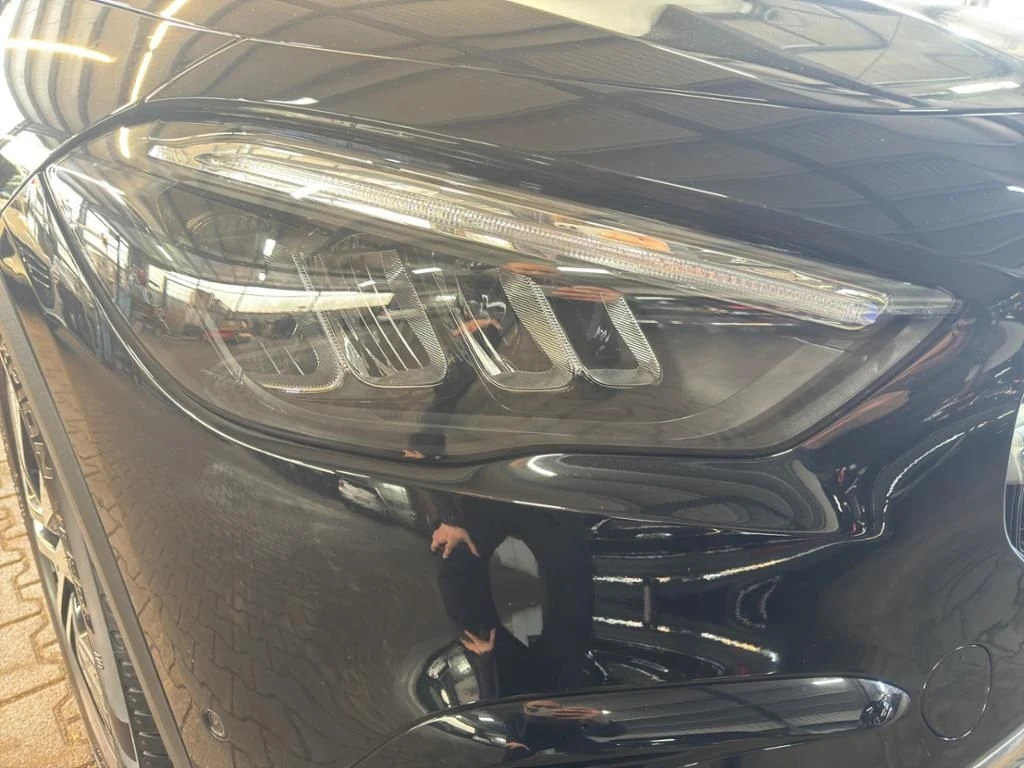 Mercedes-Benz-GLA 200 d-image-13