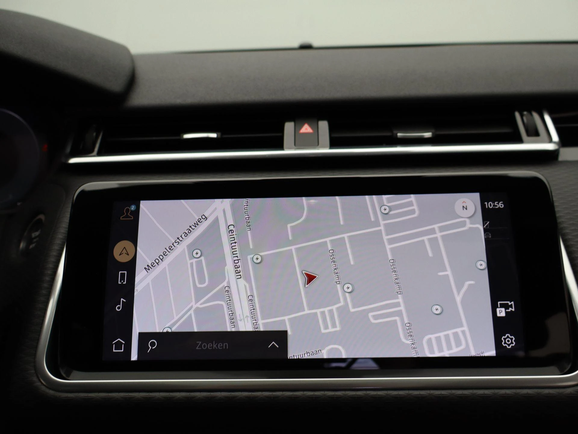 Land Rover-Range Rover Velar-image-18