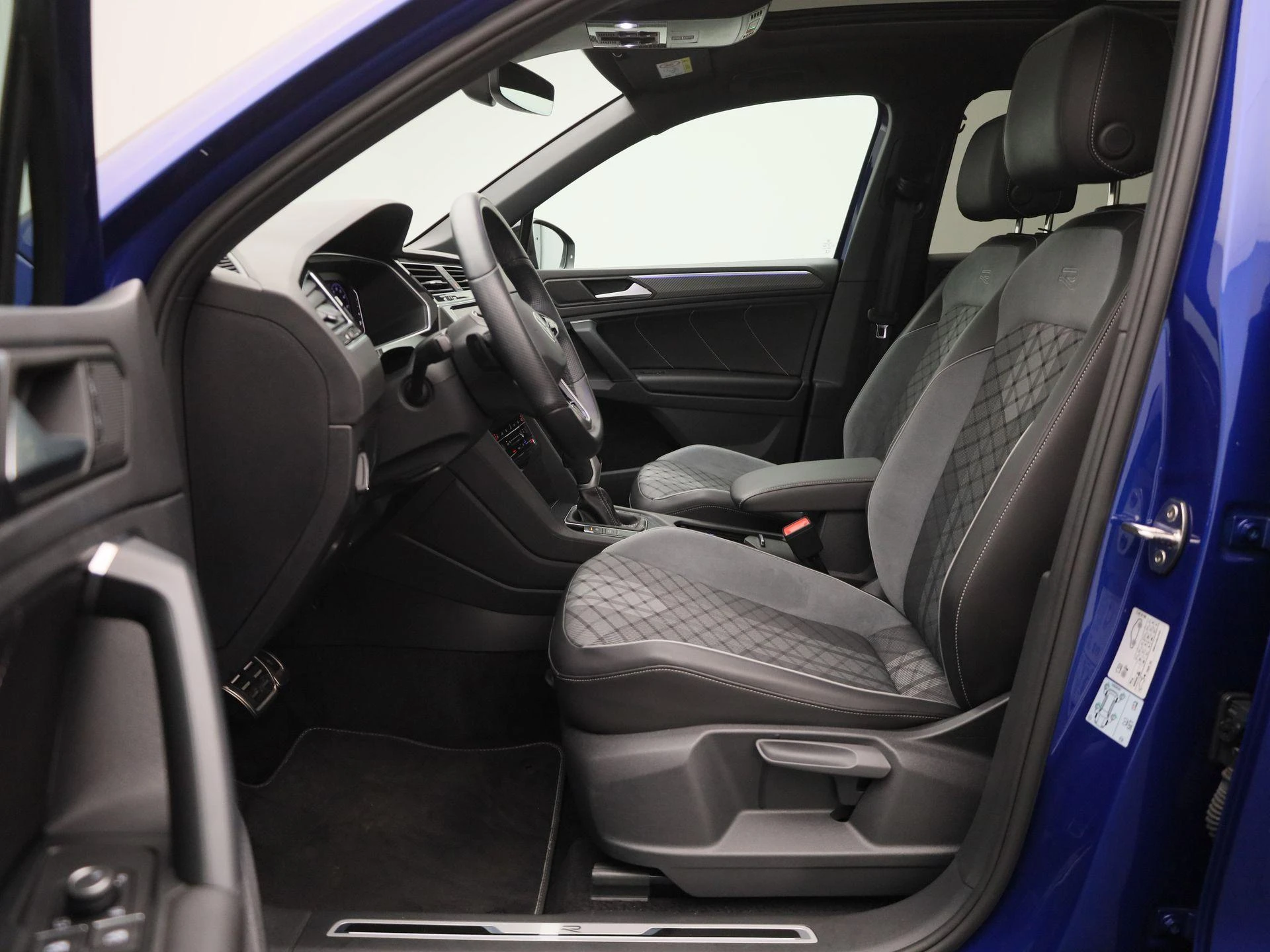 Volkswagen-Tiguan-image-10