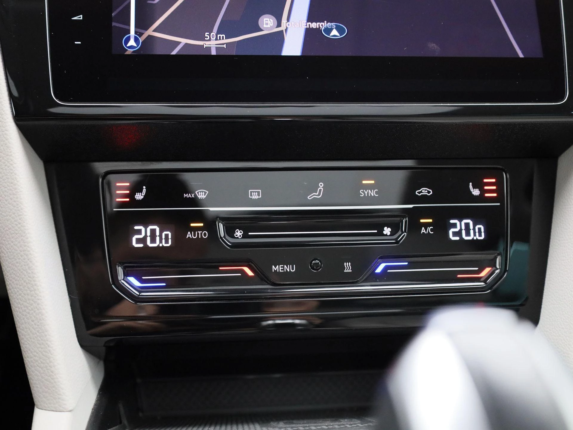 Volkswagen-Passat-image-17