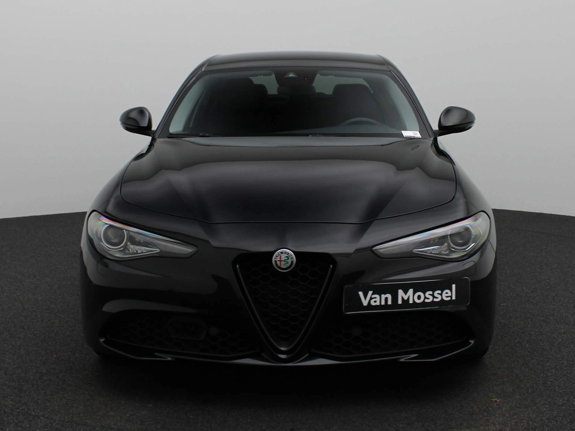 Alfa Romeo-Giulia-image-2