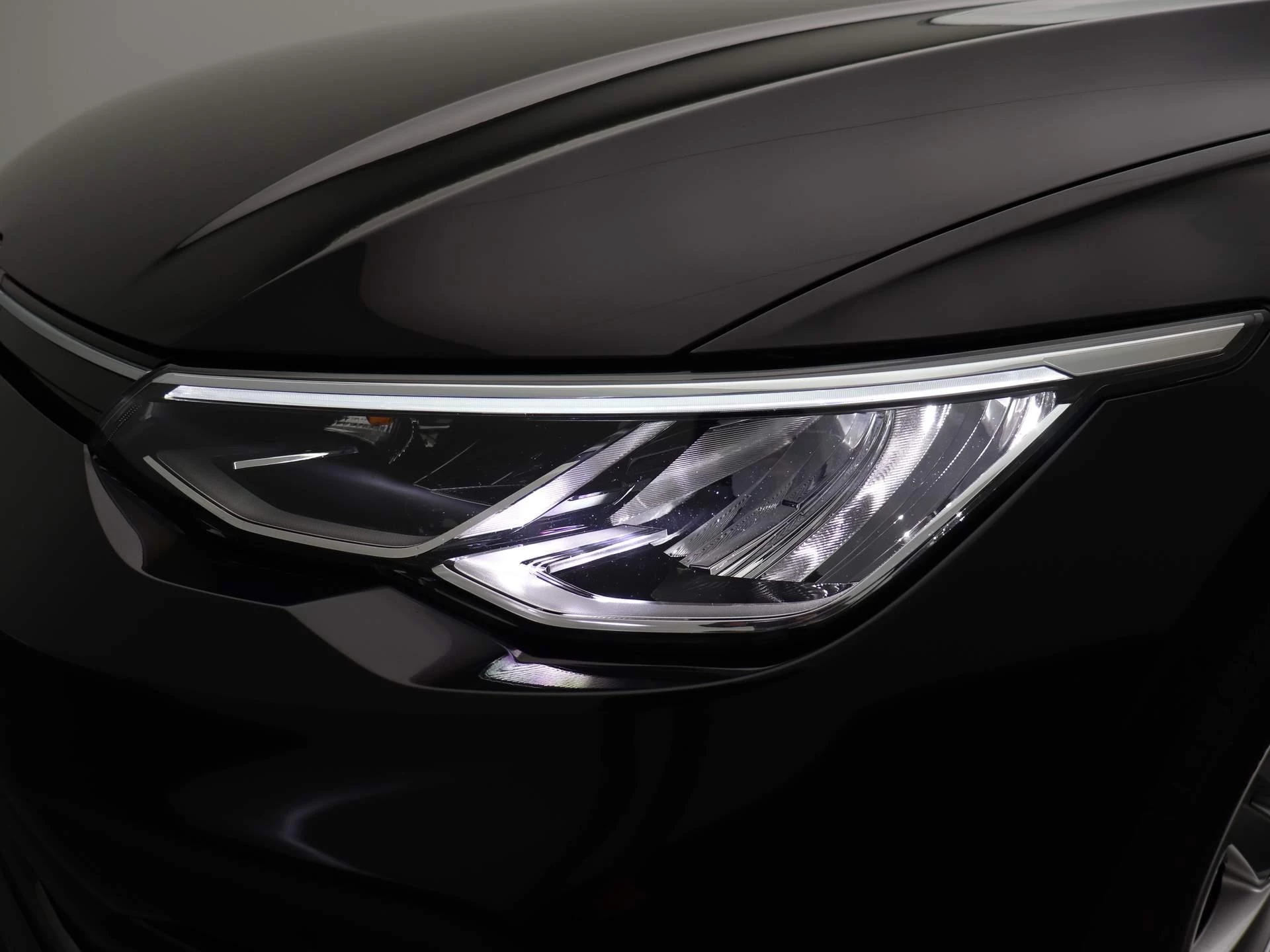 Volkswagen-Golf-image-14