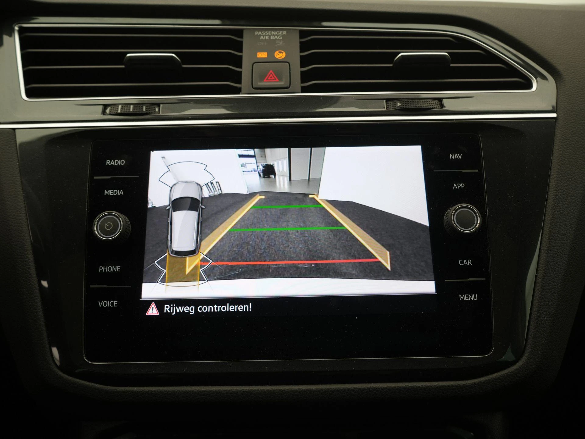 Volkswagen-Tiguan-image-11