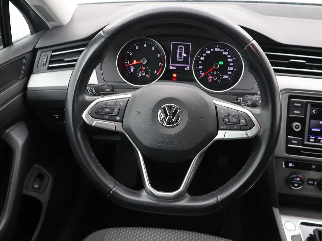 Volkswagen-Passat-image-14