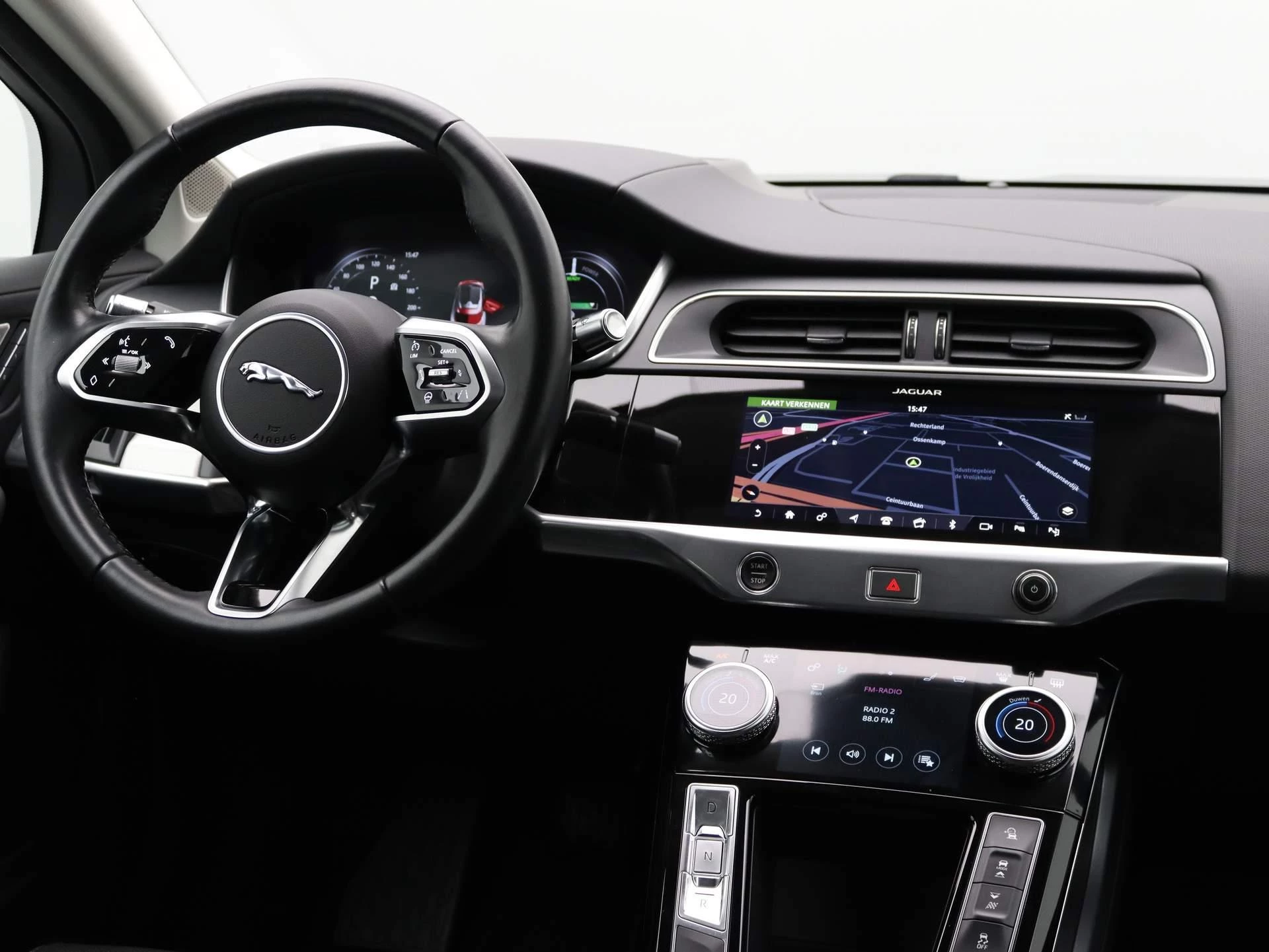 Jaguar-I-PACE-image-18