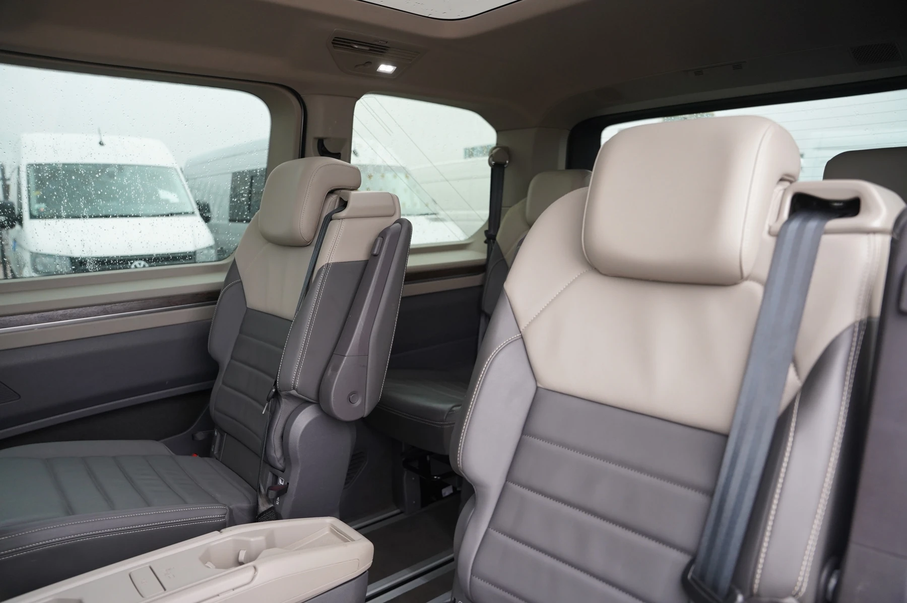 Volkswagen-Multivan-image-9