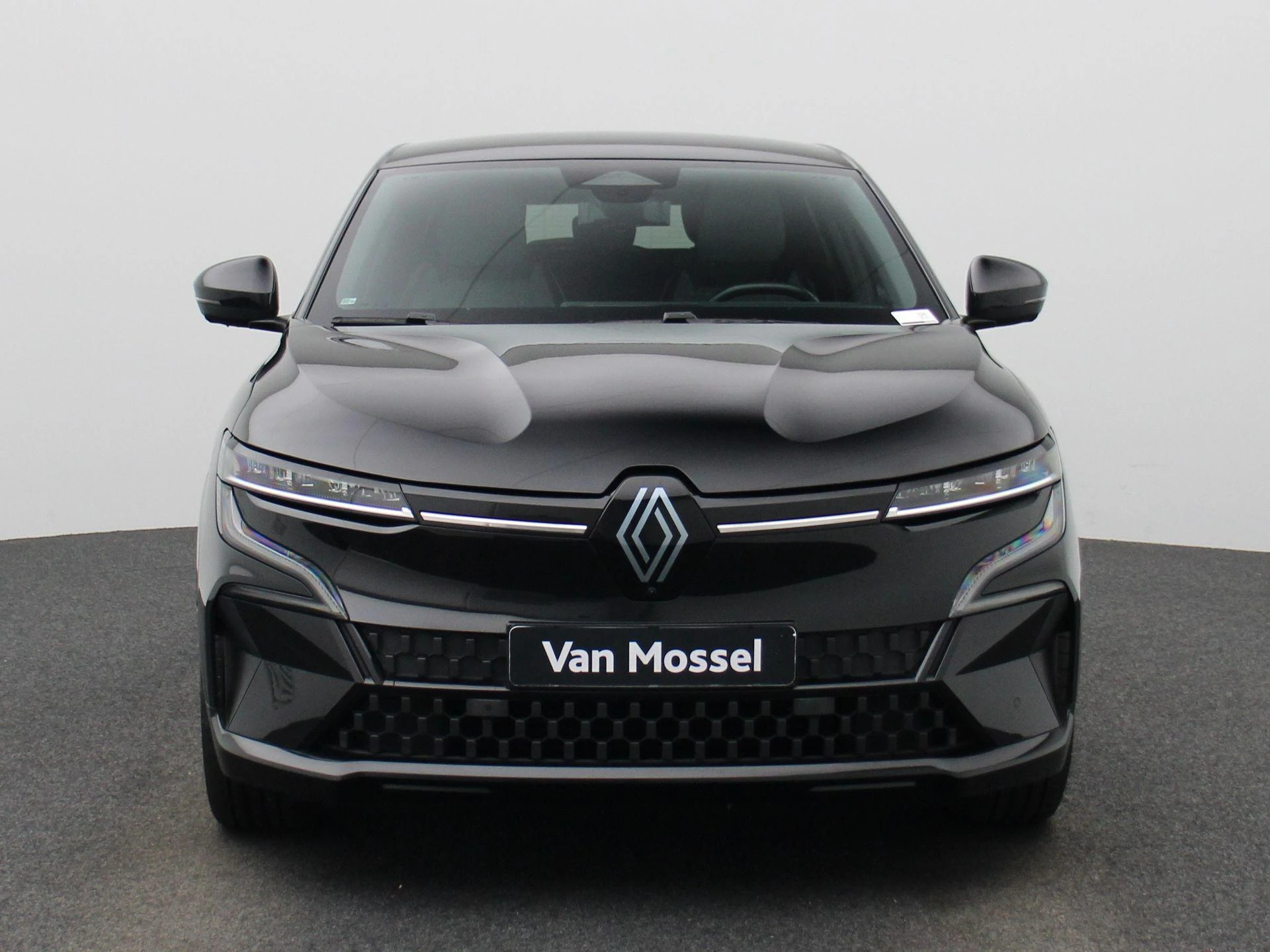 Renault-Megane E-Tech-image-2