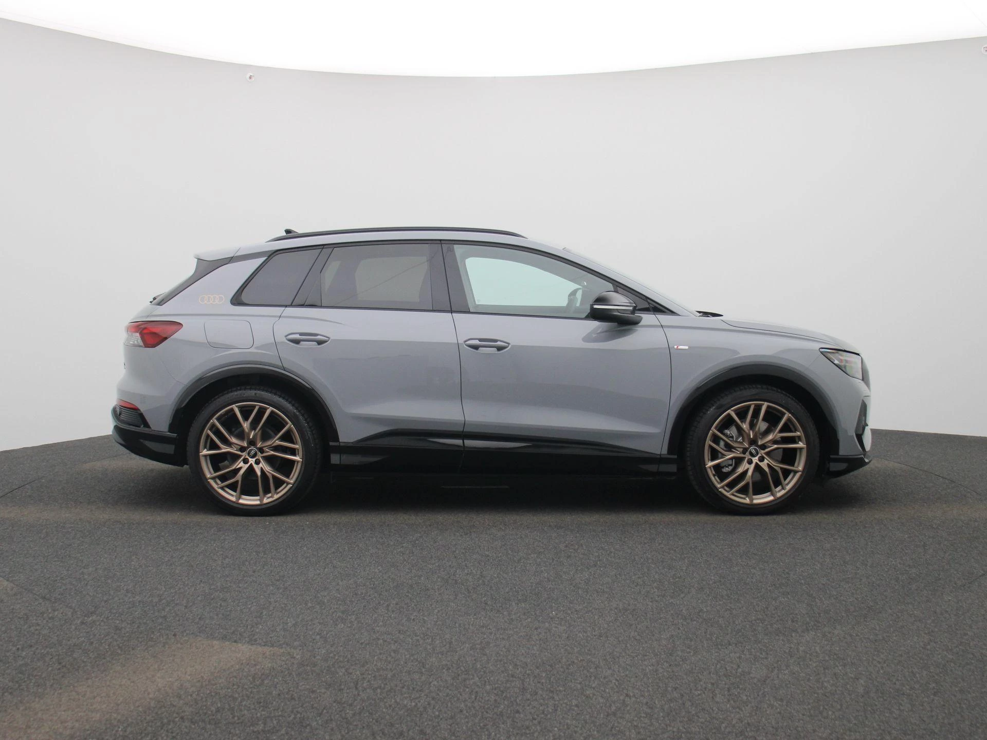 Audi-Q4 e-tron-image-5