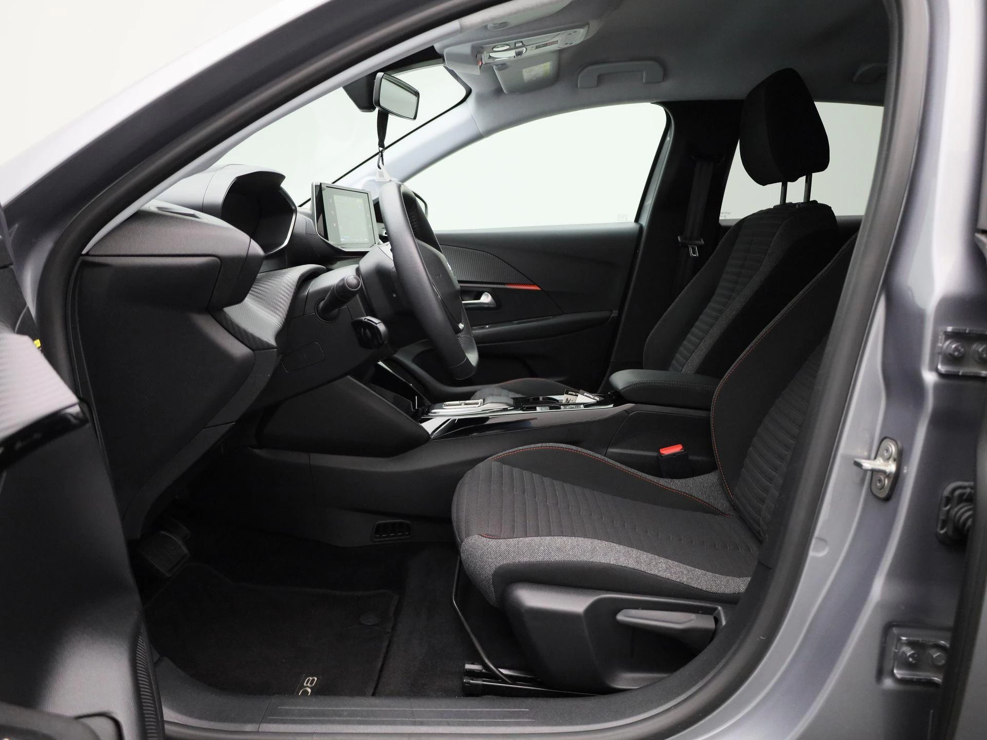 Peugeot-e-208-image-12