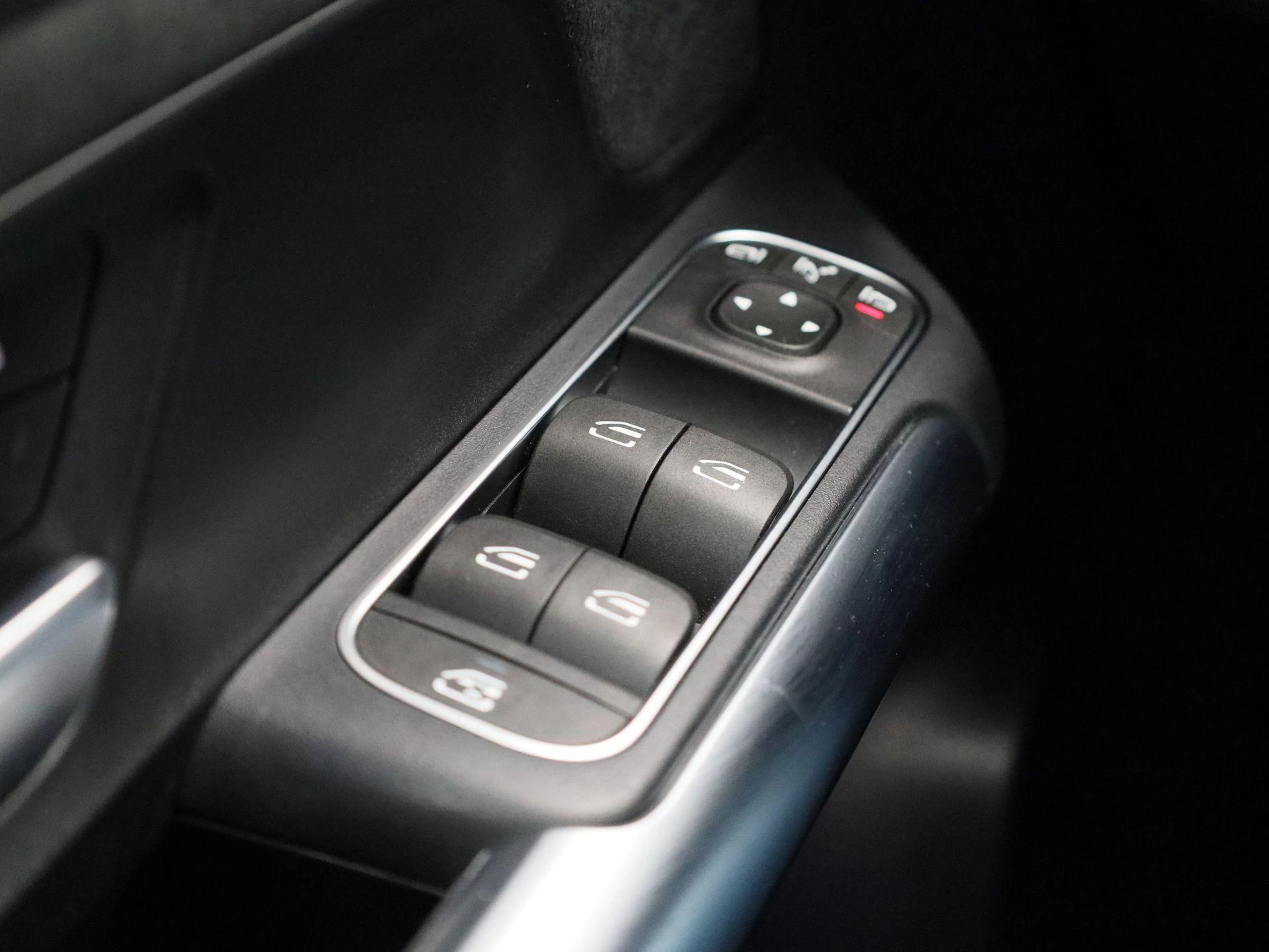 Mercedes-Benz-EQA-image-29