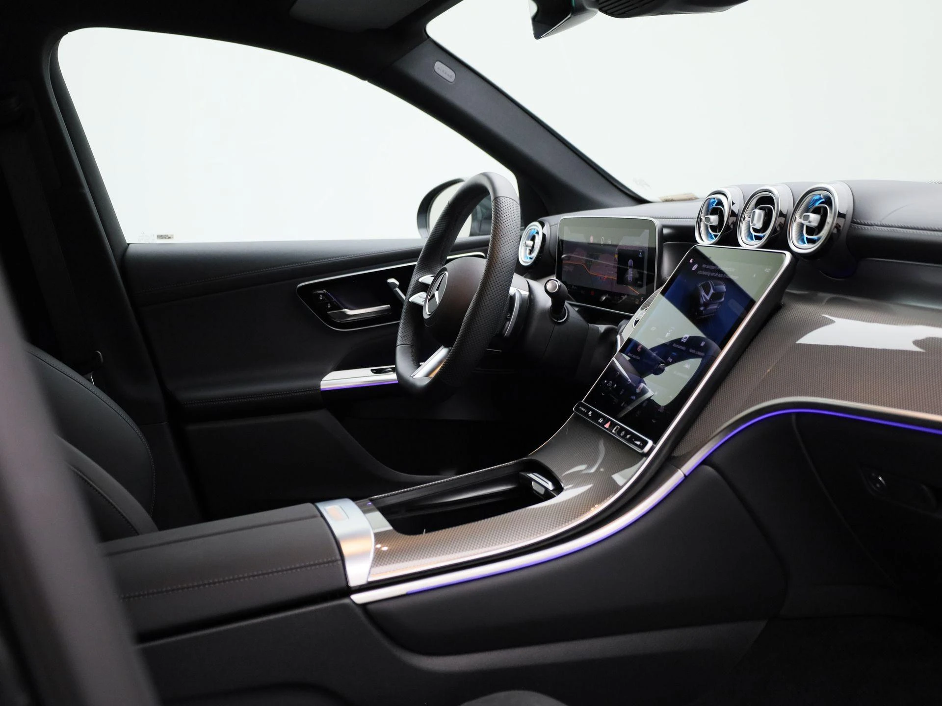 Mercedes-Benz-GLC-image-35