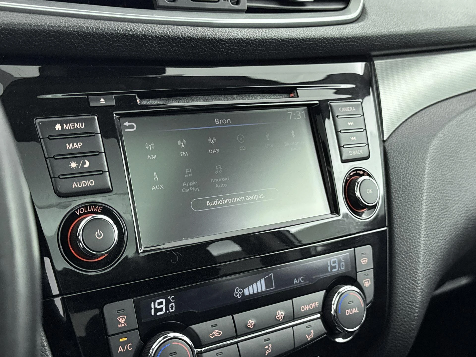 Nissan-QASHQAI-image-12