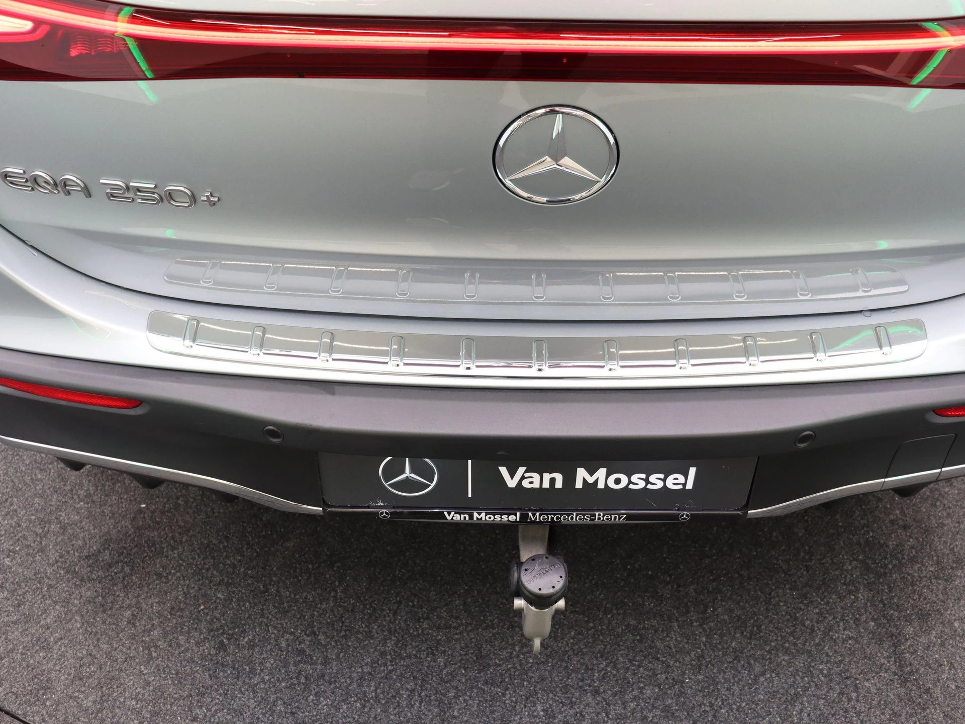 Mercedes-Benz EQA 250+ STAR EDITION + AMG + PANO DAK + BURMESTER + TREKHAAK + HEAD UP