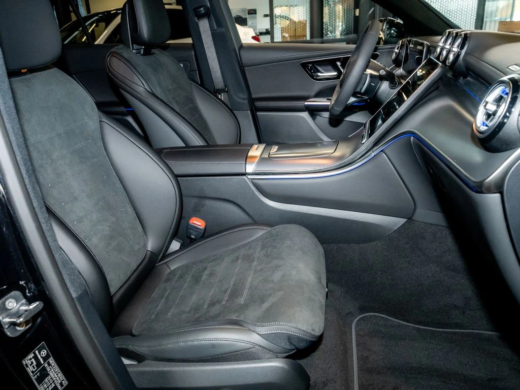 Mercedes-Benz-GLC 200-image-10
