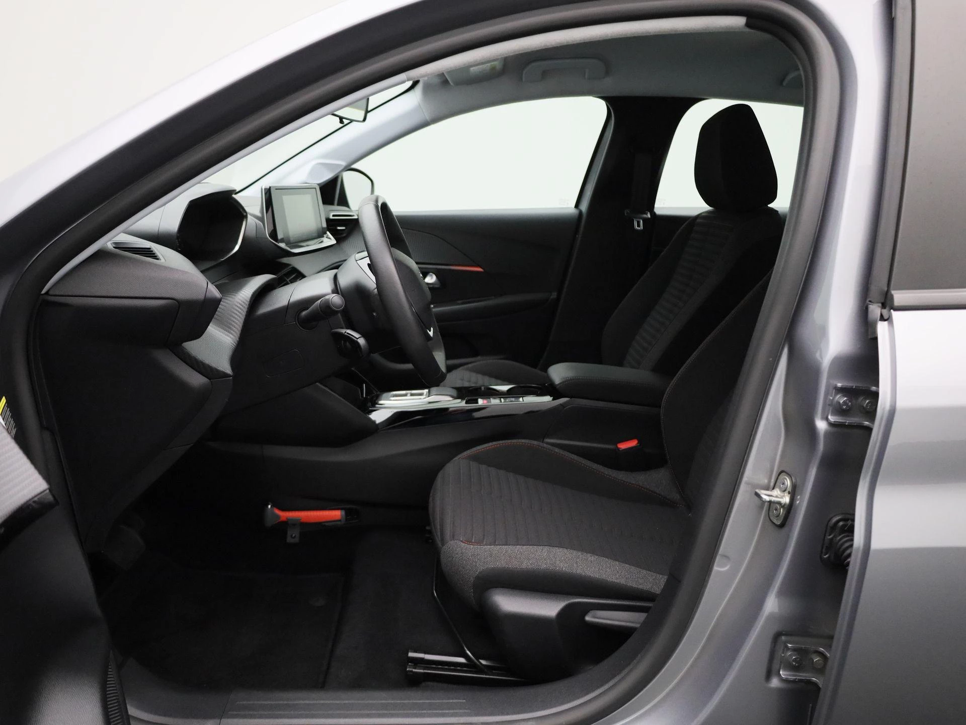 Peugeot-e-208-image-8
