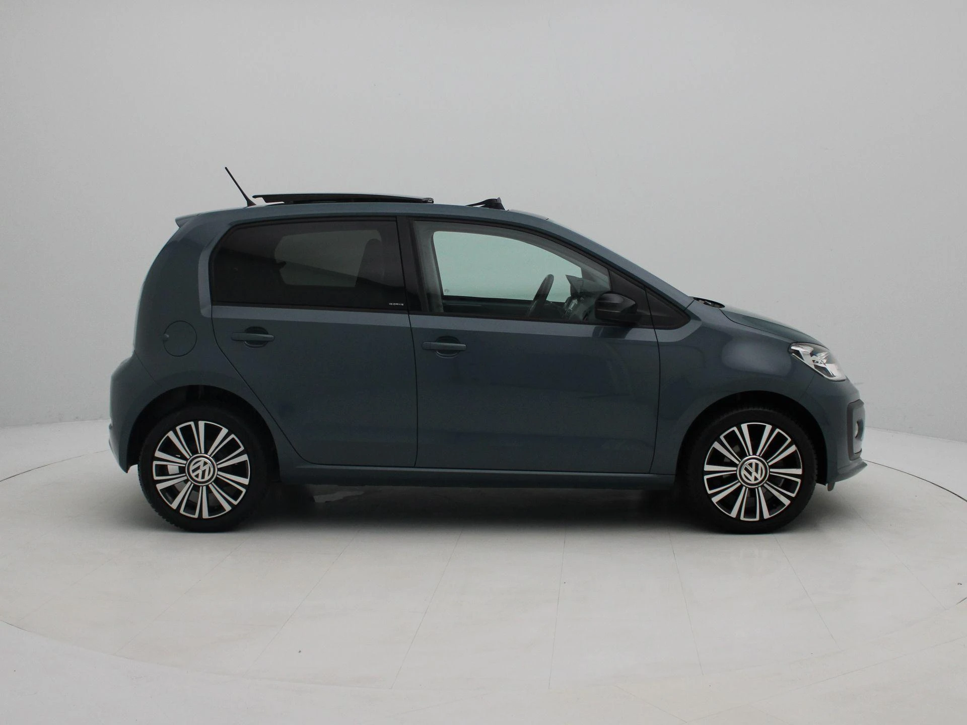 Volkswagen-up!-image-5