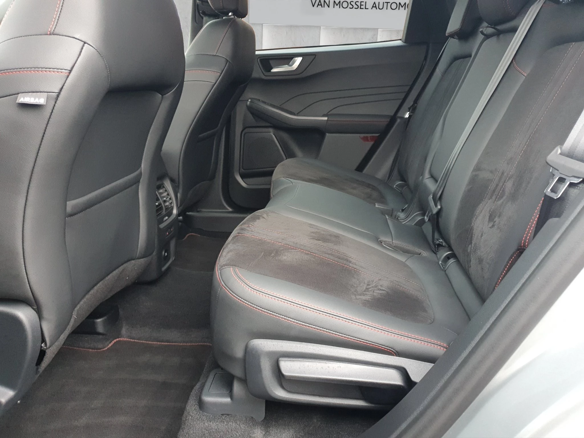 Ford Kuga ST-Line X*PANO*AHK*LED-MATRIX*360GRAD*ACC*NAVI*SOUND-SYS.