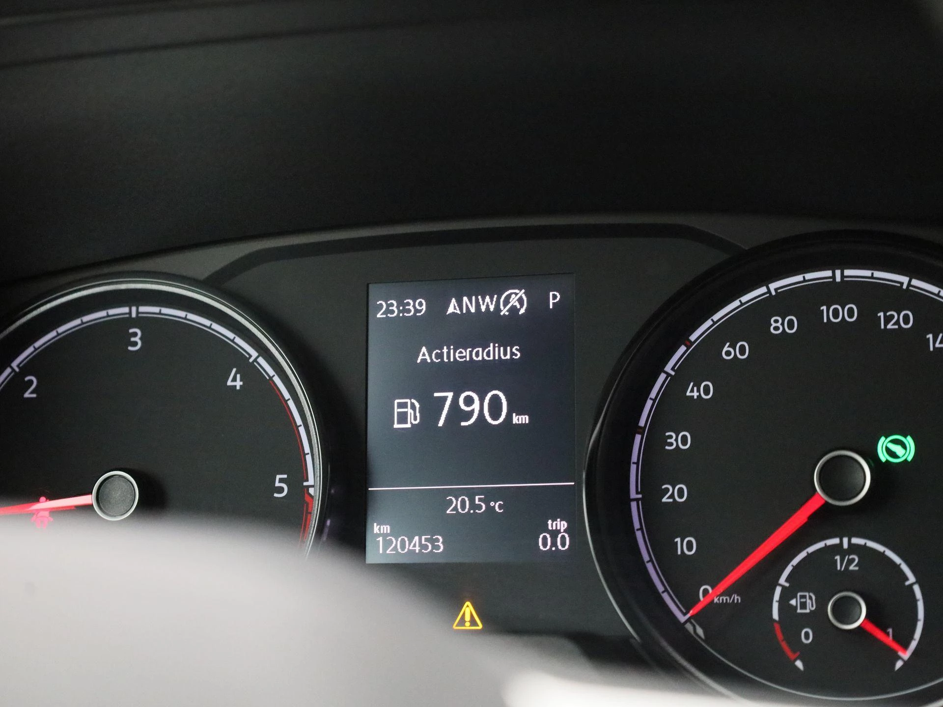 Volkswagen-Transporter-image-28