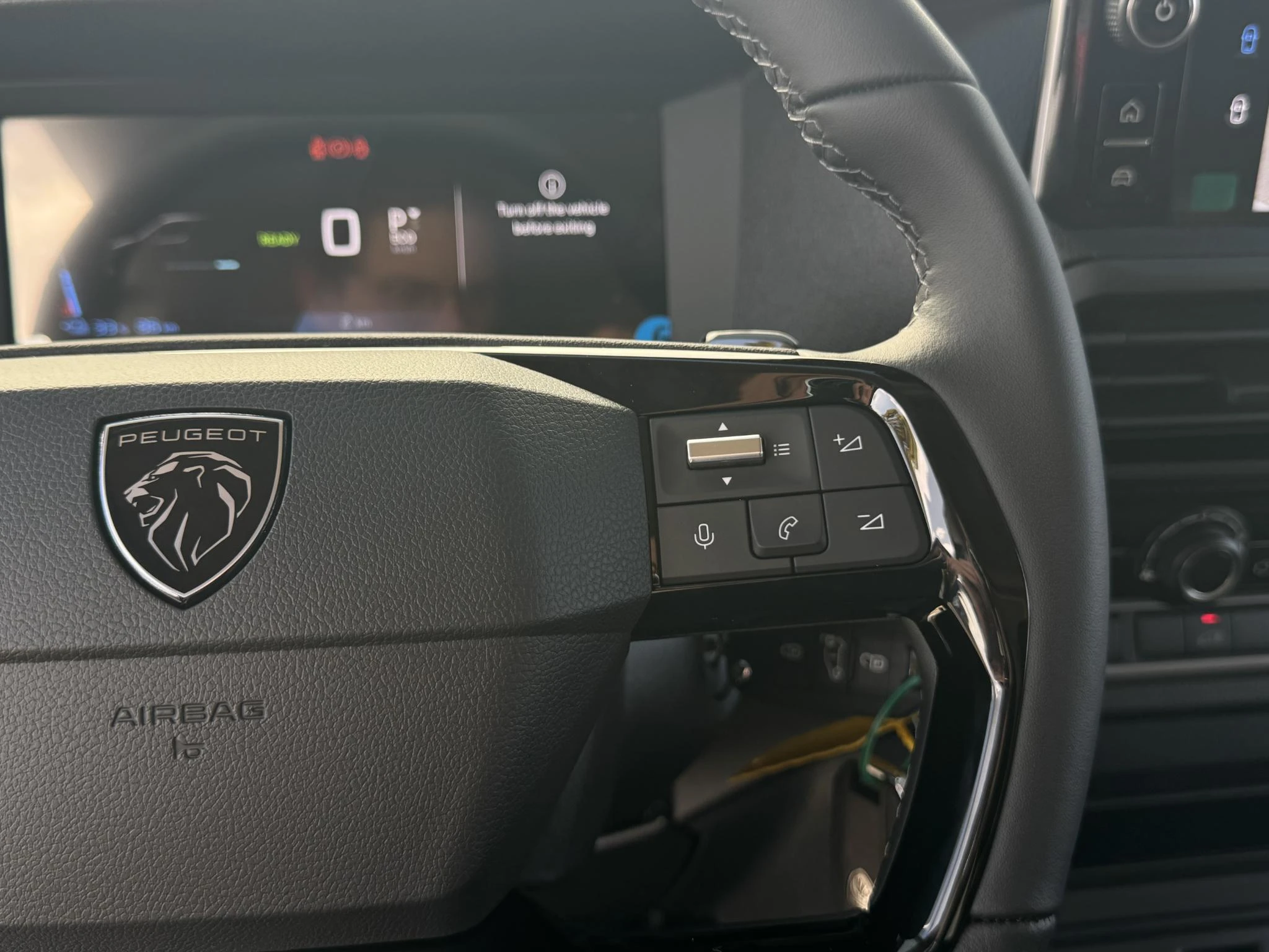 Peugeot-e-Expert-image-14
