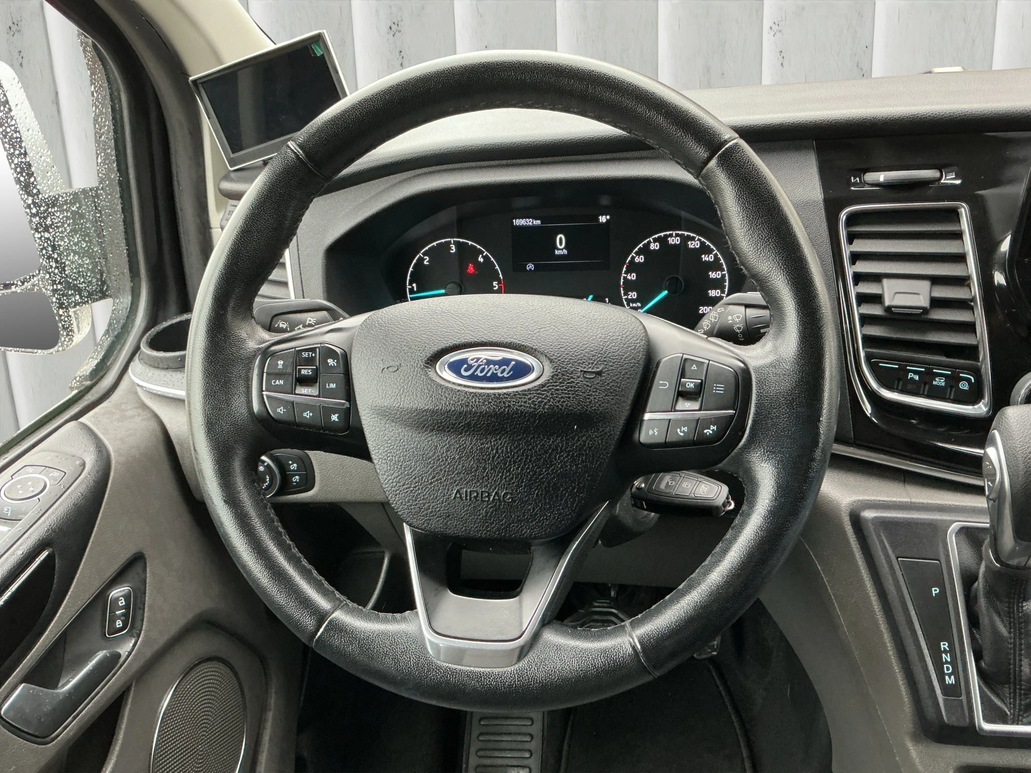 Ford-Tourneo Custom-image-12