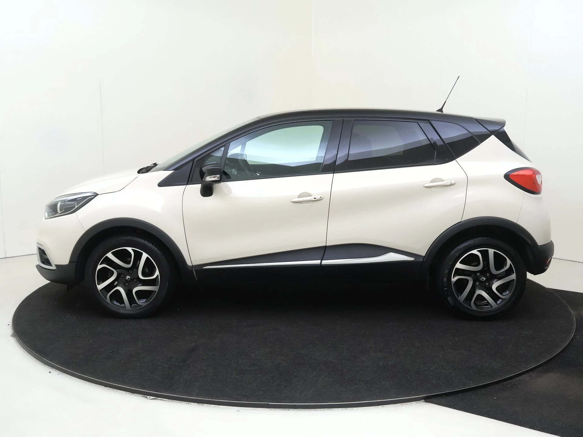 Renault-Captur-image-7