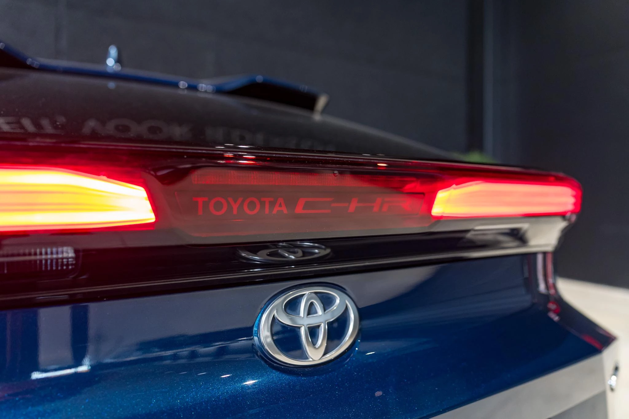 Toyota C-HR 1.8 VVT i-Hybrid C-Lub Mono-Tone E-CVT