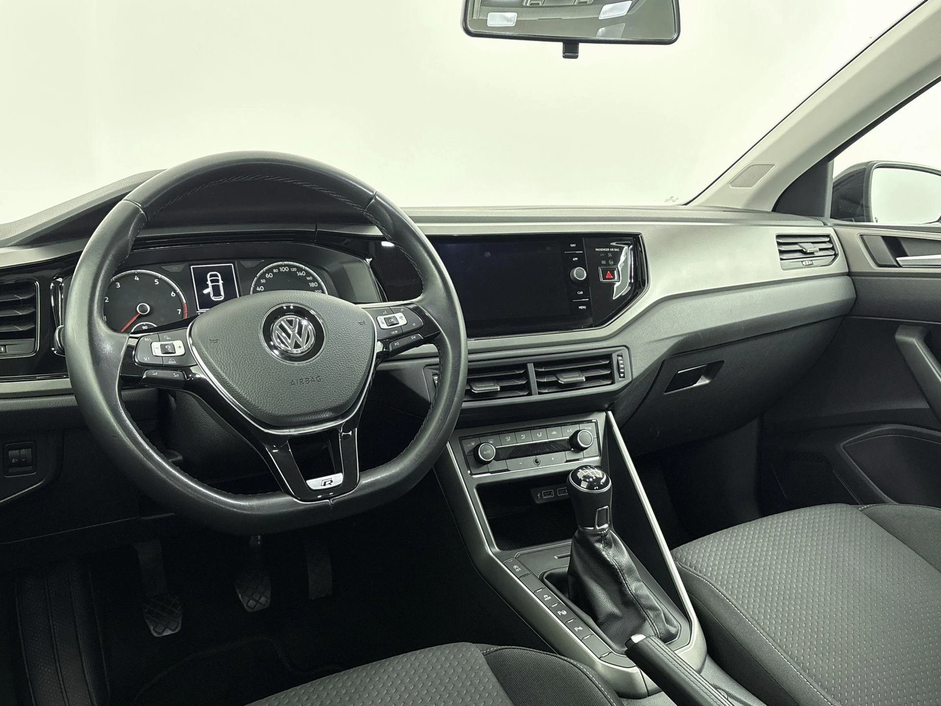 Volkswagen-Polo-image-14
