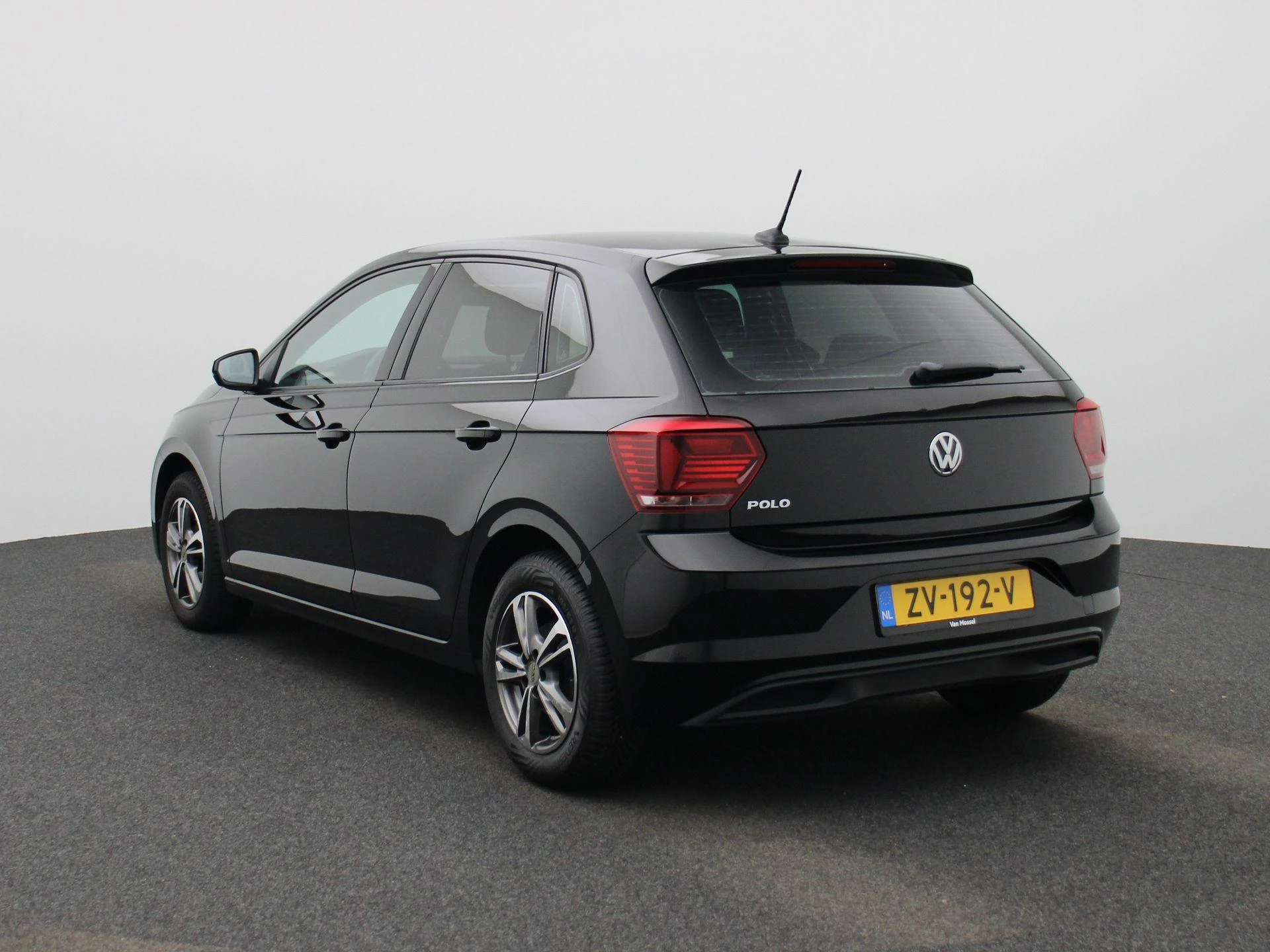 Volkswagen-Polo-image-1