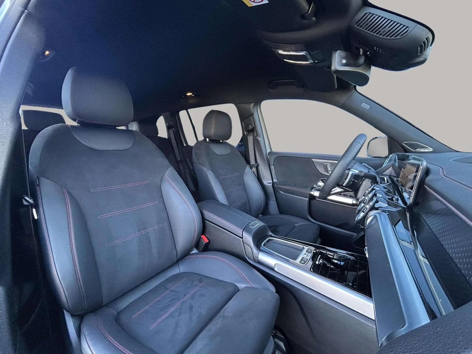 Mercedes-Benz-EQB-image-12