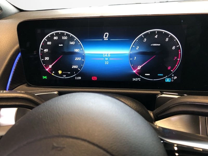 Mercedes-Benz-GLB-image-14