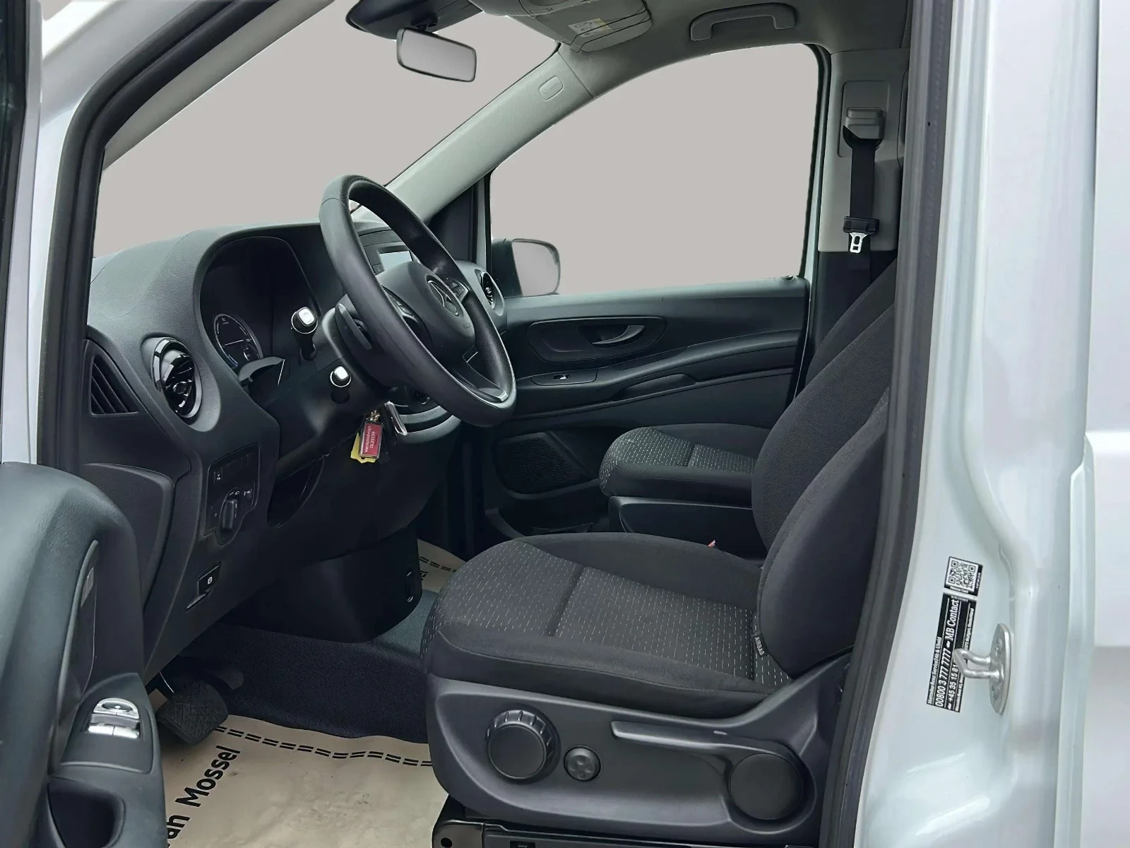 Mercedes-Benz-eVito-image-8